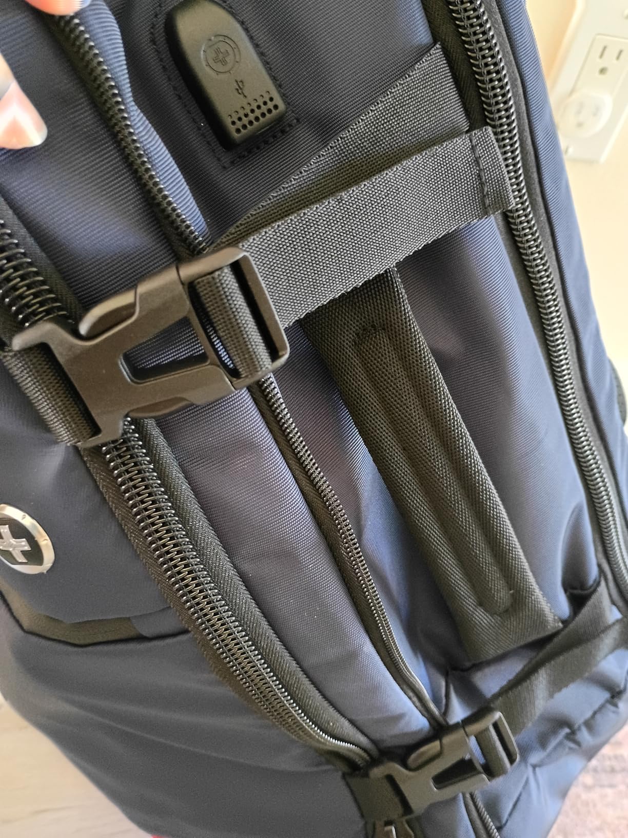 SwissGear Design Travel Laptop Backpack 43L with USB Charging Port, TSA Friendly Flight Approved Carry-on Luggage Hand, Business Rucksack, Large Weekender Bag Fits 17 Inch Laptop, Black customer photo 2