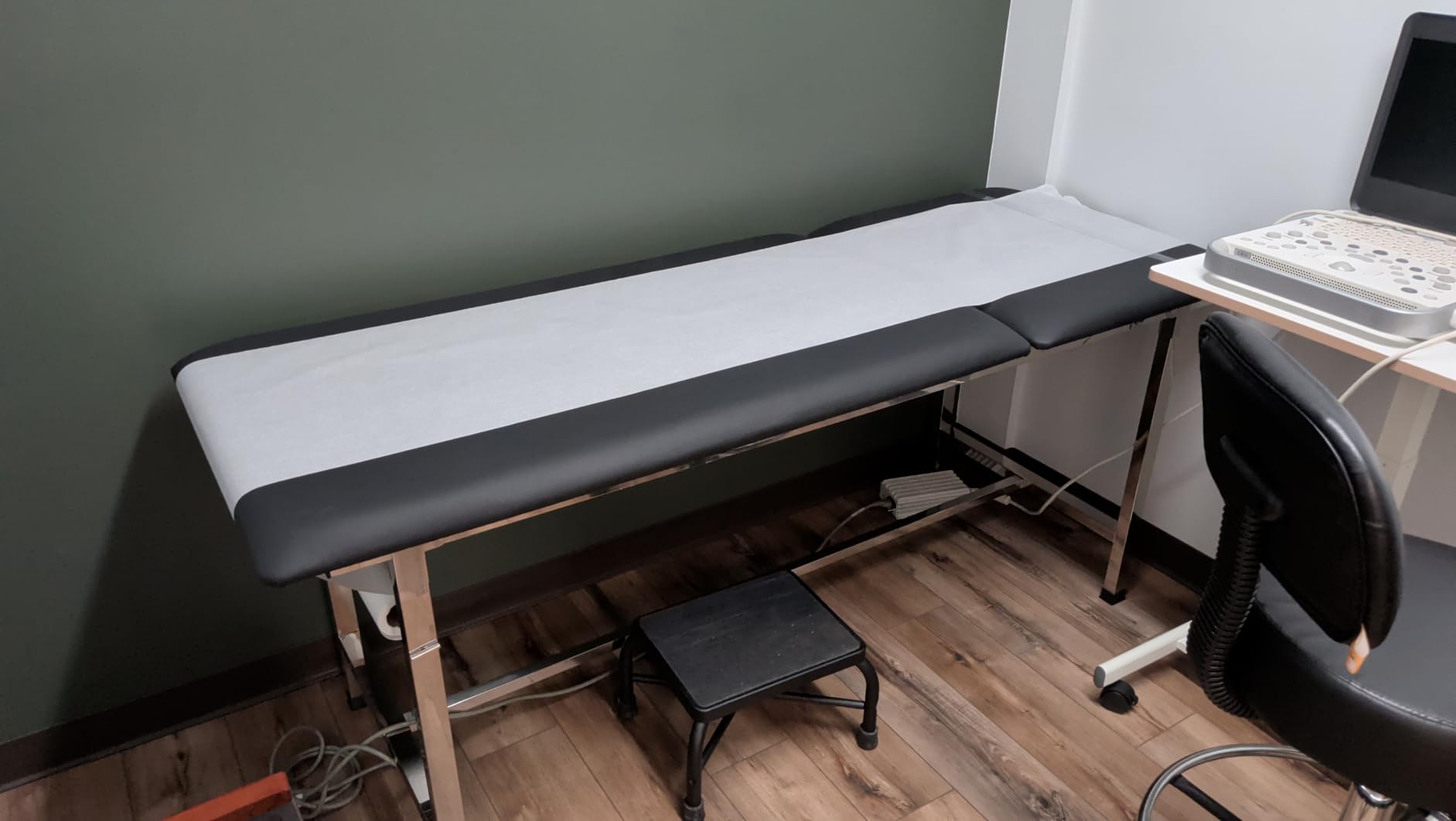 Vivacomfort Folding Medical Exam Table, Basic Adjustable Patient Treatment Table, Doctor Bed with Folding Legs, 74.8''L x 27.5''W x 31.4''H customer photo 1