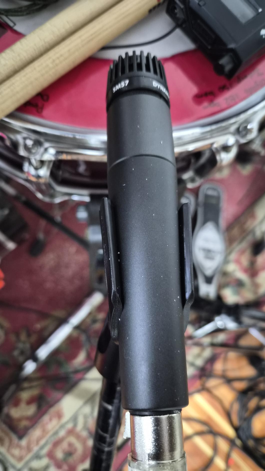 Shure SM57 Dynamic Microphone - Wired Cardioid XLR Instrument Handheld Mic for Guitar Amplifiers, Snare Drum, Percussion, Live Sound & Studio Recording, Black customer photo 1