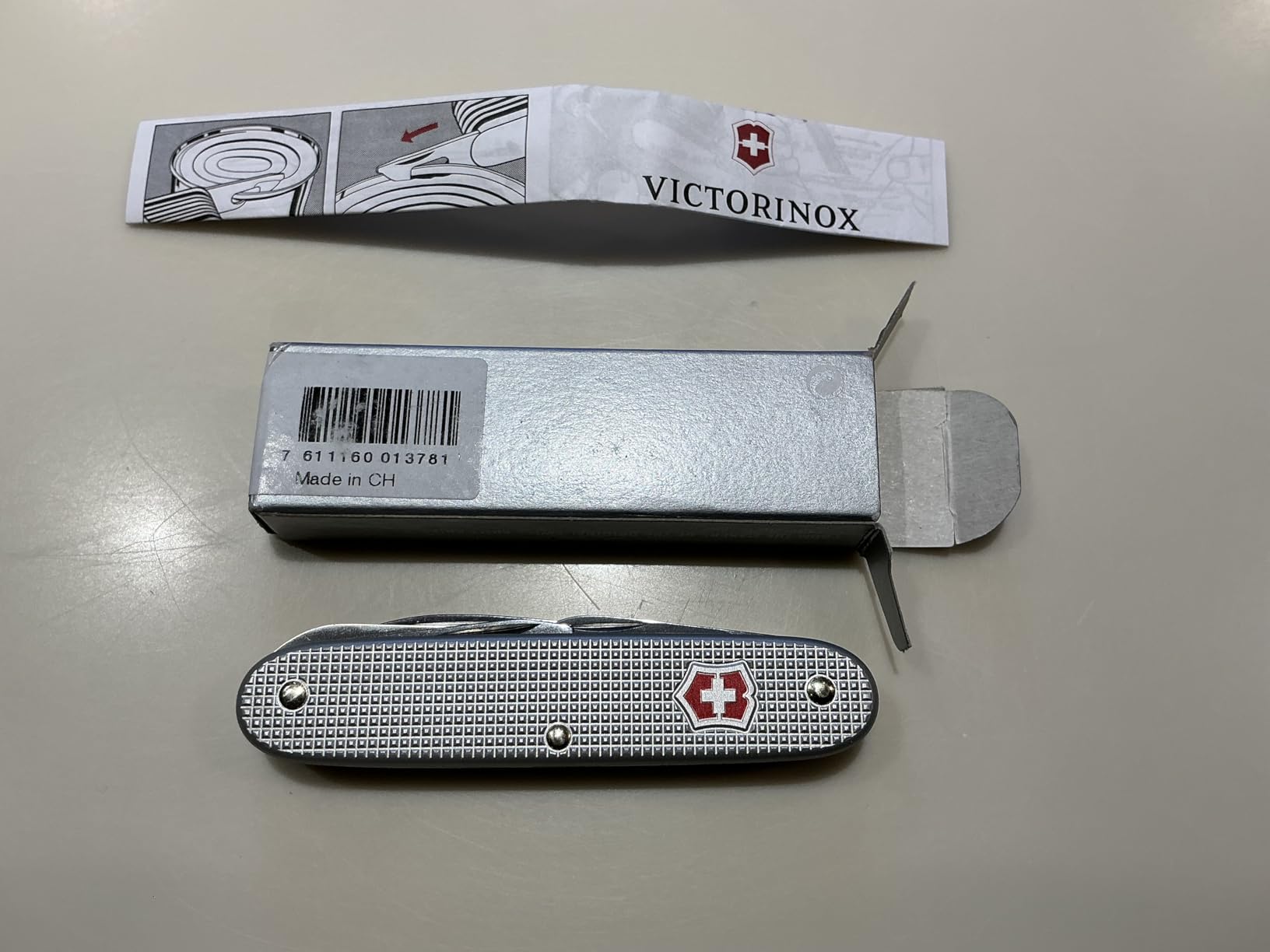 Swiss Army 7 Alox Medium Pocket Knife, 7 Functions, Silver customer photo 2