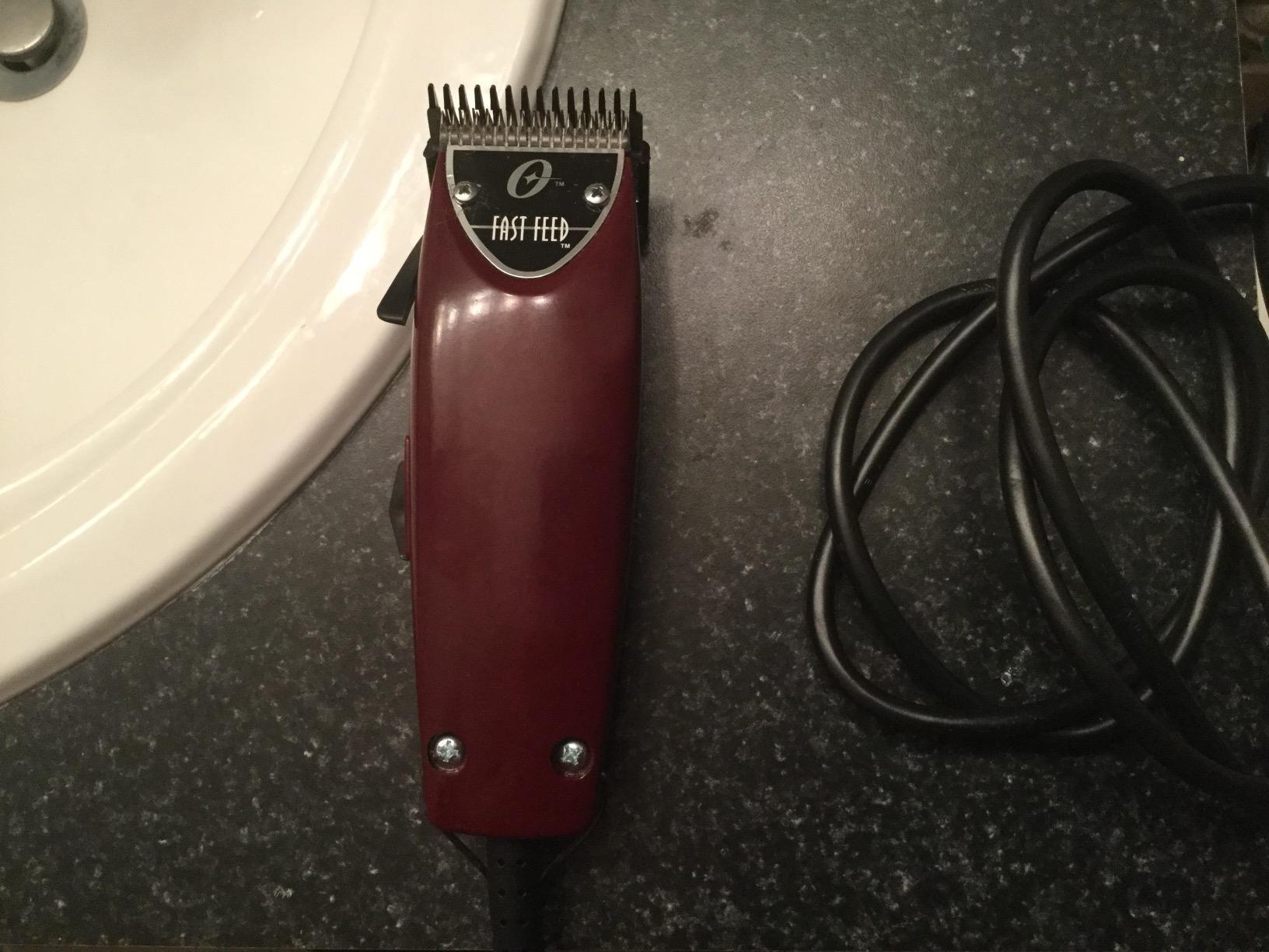Oster Professional Fast Feed Adjustable Pivot Motor Clippers for Men & Barbers - Whisper Quiet & Built for Seamless Length Changes - Includes 3 Comb Guides, Guard & More customer photo 1