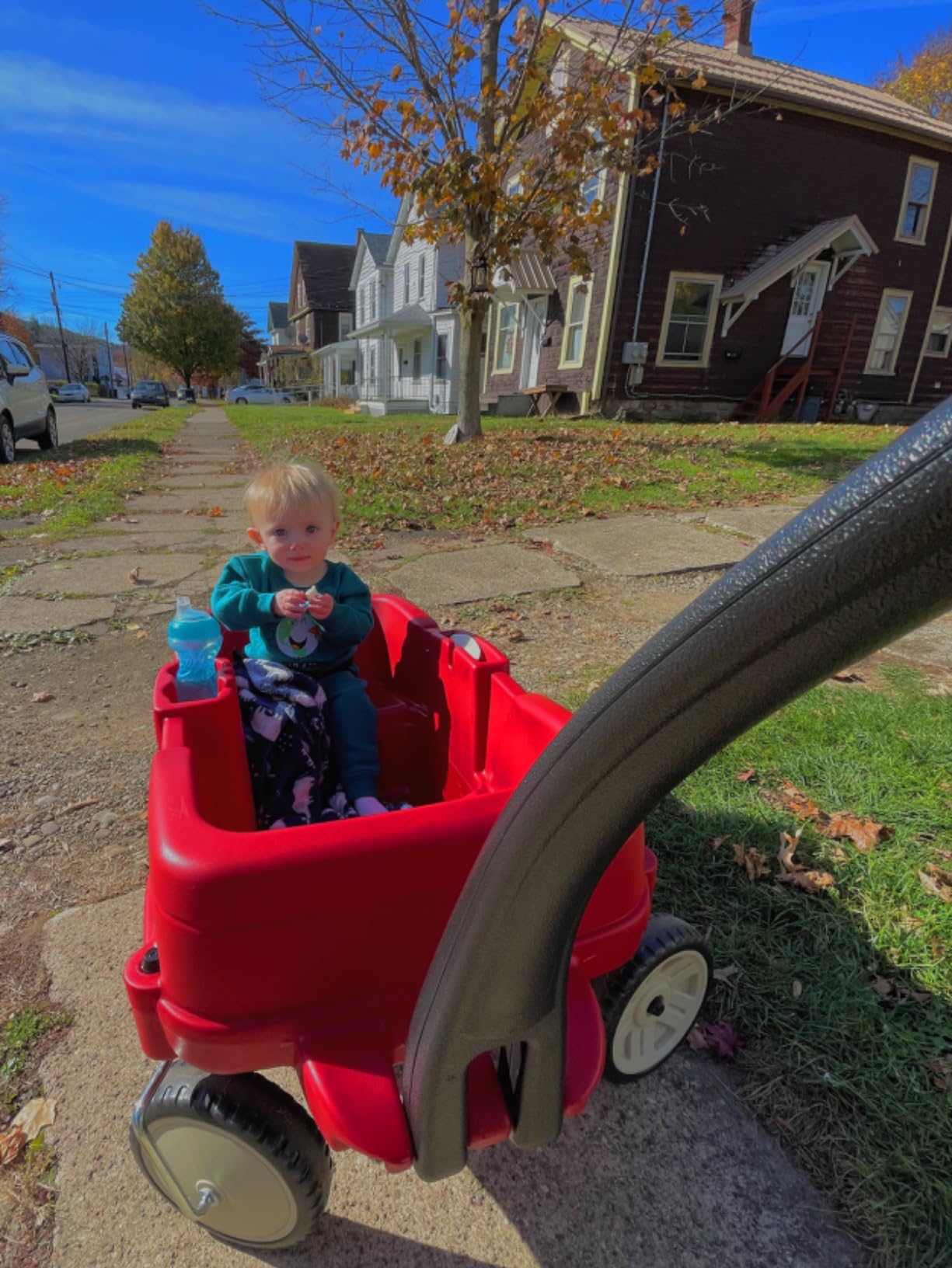 Step2 Neighborhood Wagon, Kids Ride On Toy, Stroller Substitute, Includes Seat Belts, Made of Durable Plastic, Max Weight 75 lbs., For Toddlers 1.5-5 Years Old, Red customer photo 1