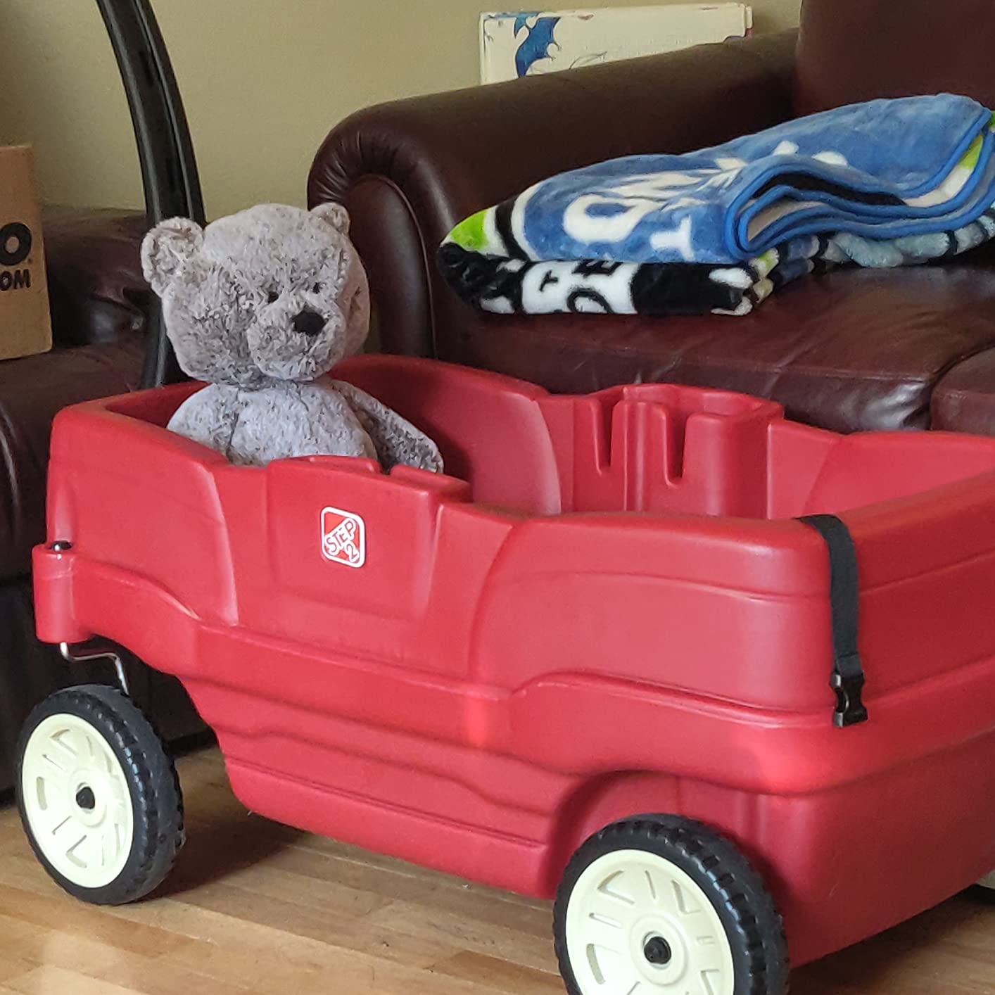 Step2 Neighborhood Wagon, Kids Ride On Toy, Stroller Substitute, Includes Seat Belts, Made of Durable Plastic, Max Weight 75 lbs., For Toddlers 1.5-5 Years Old, Red customer photo 2