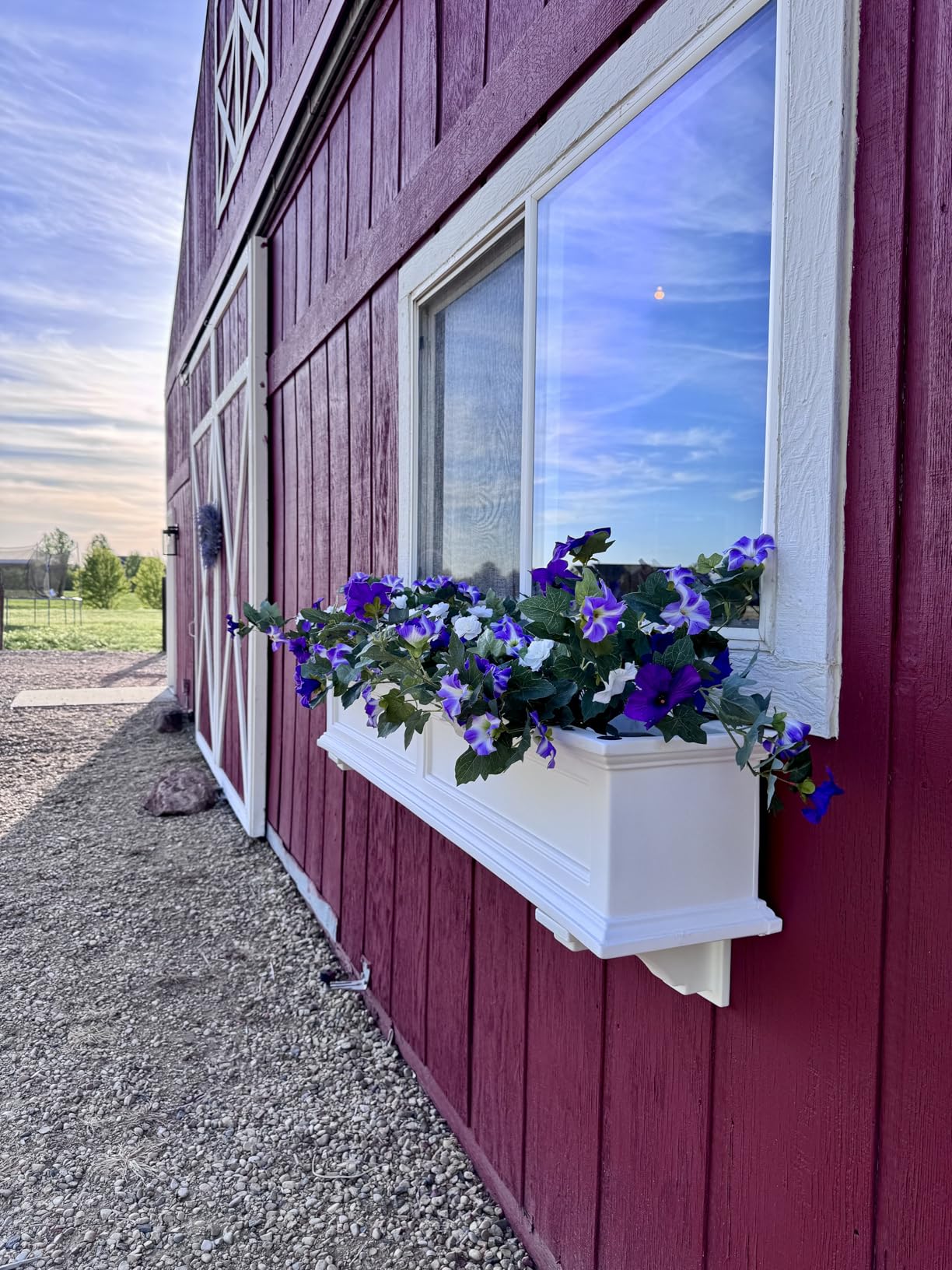Mayne Fairfield 4ft Window Box, Self Watering Flower Box with Double Wall Design, All Season Fade Resistant Outdoor Window Planter With Steel Mounting Bracket, Black customer photo 1