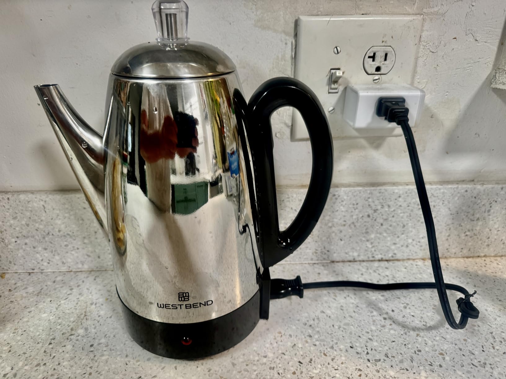 West Bend Electric Percolator Classic Style Coffee Maker with Heat Resistant Handle Base and Detachable Cord with Stainless Steel Stem and Basket, 12-Cup, Silver customer photo 1