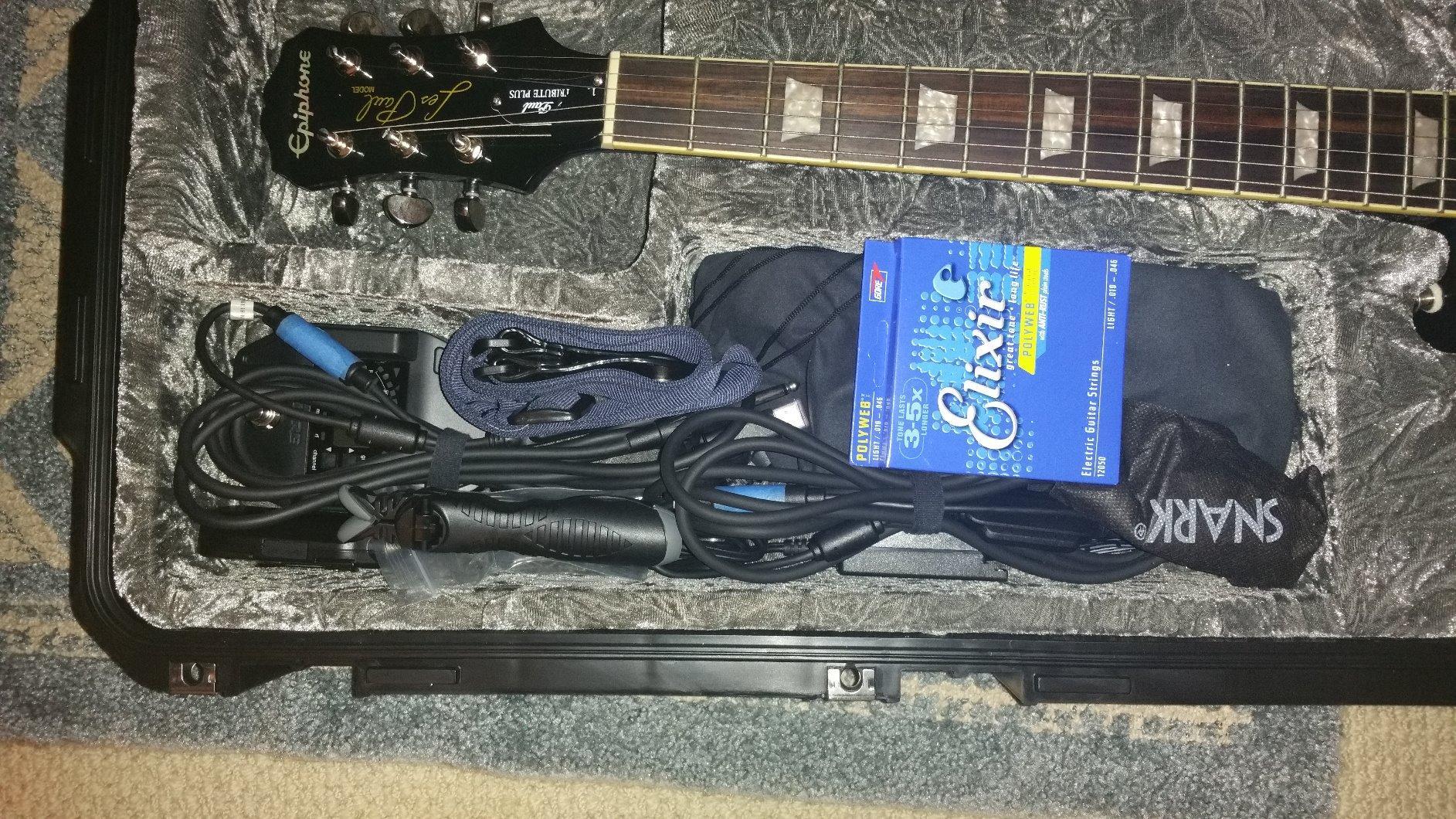 SKB iSeries Les Paul Guitar Hard Case, Waterproof Polypropylene Shell with Plush Interior, TSA Latches and Wheels customer photo 2