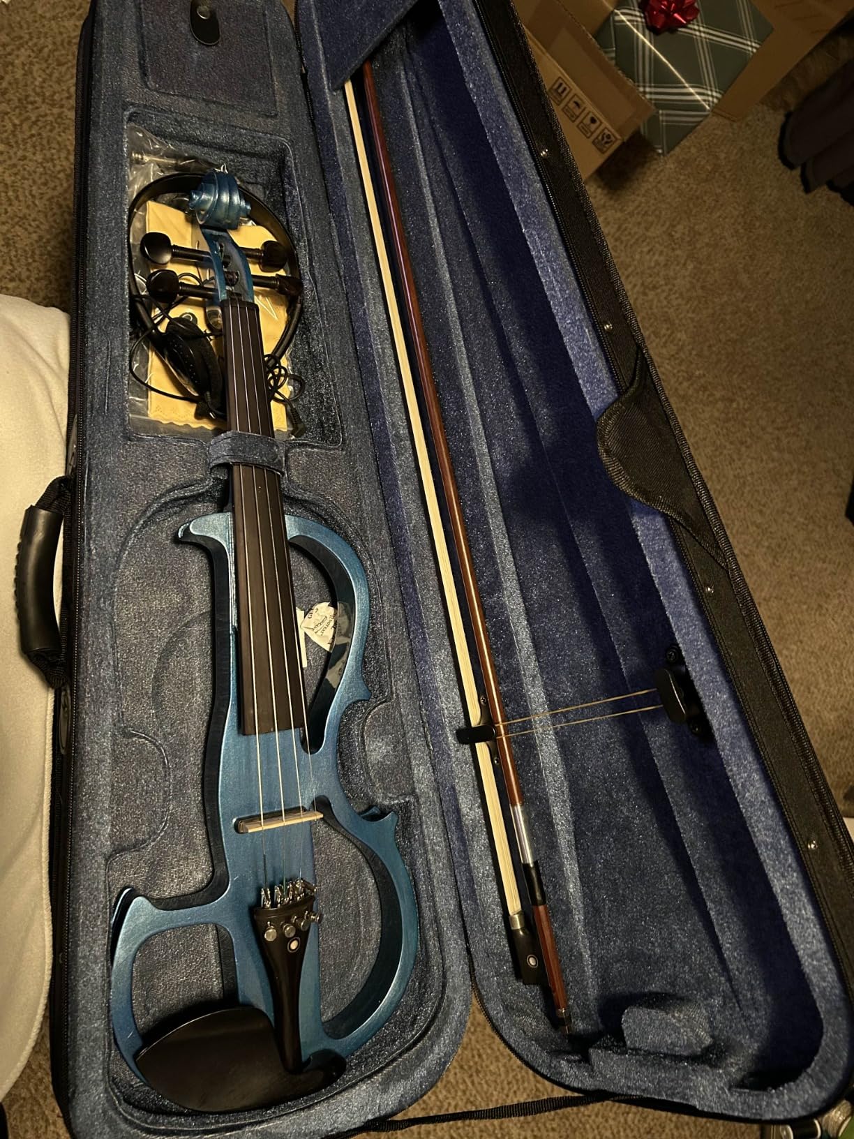 Cecilio Silent Electric Solid Wood Violin Kit with Ebony Fittings, Full Size 4/4, Black Metallic customer photo 2