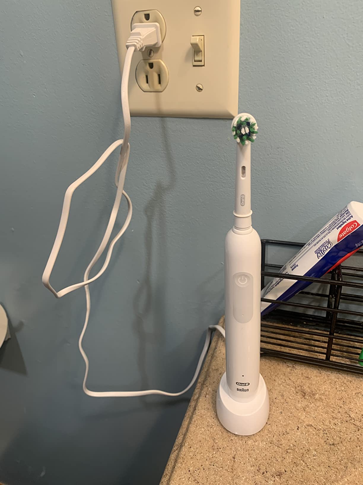 Oral-B Pro 1000 Rechargeable Electric Toothbrush, White customer photo 2