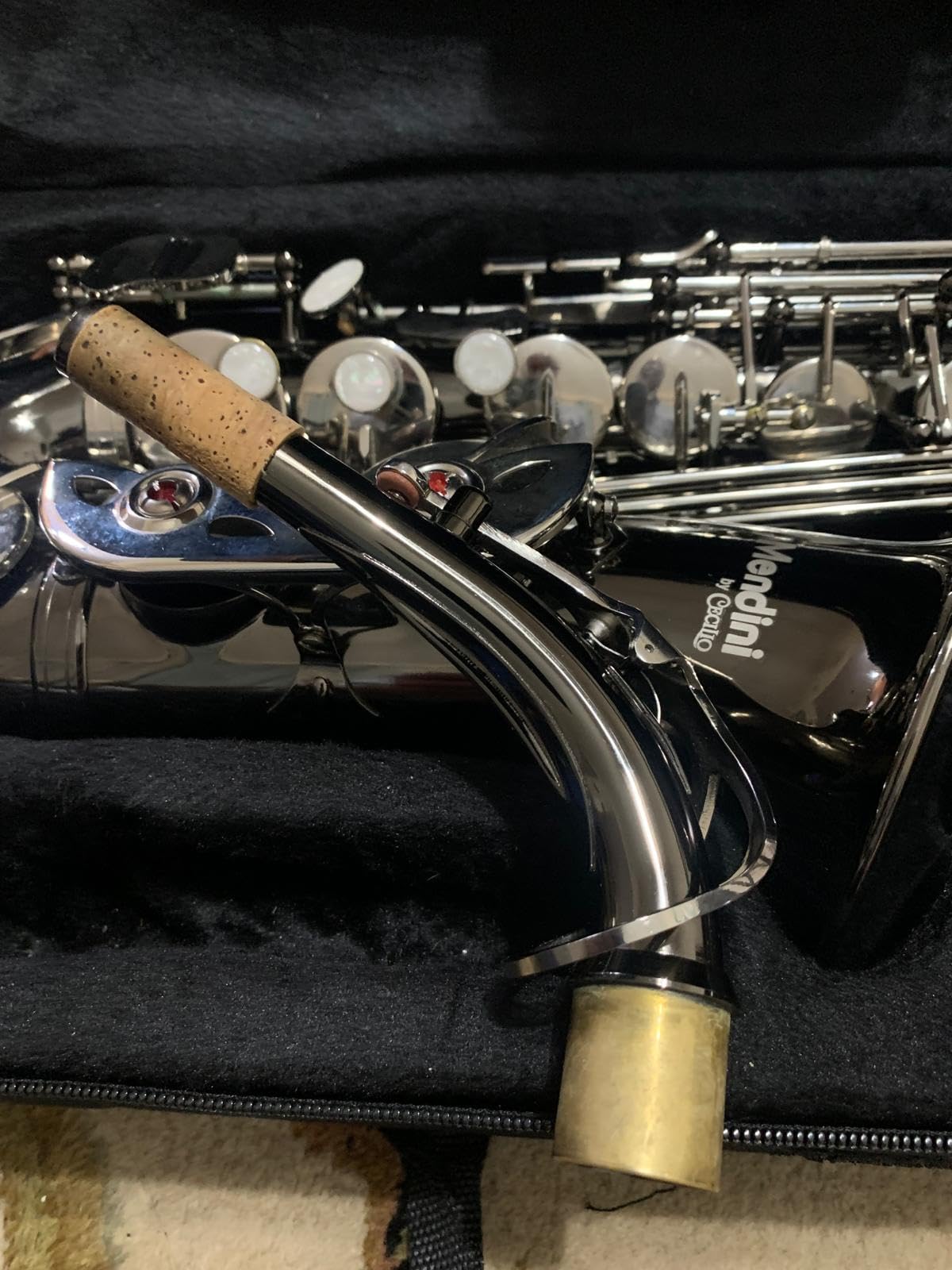 Mendini By Cecilio Alto Saxophone for Beginners with Tuner, Mouthpiece, Case, 10 Reeds, Grease, Cleaning Cloth & Rod, Gloves, Strap, Book (Black Silver) customer photo 2