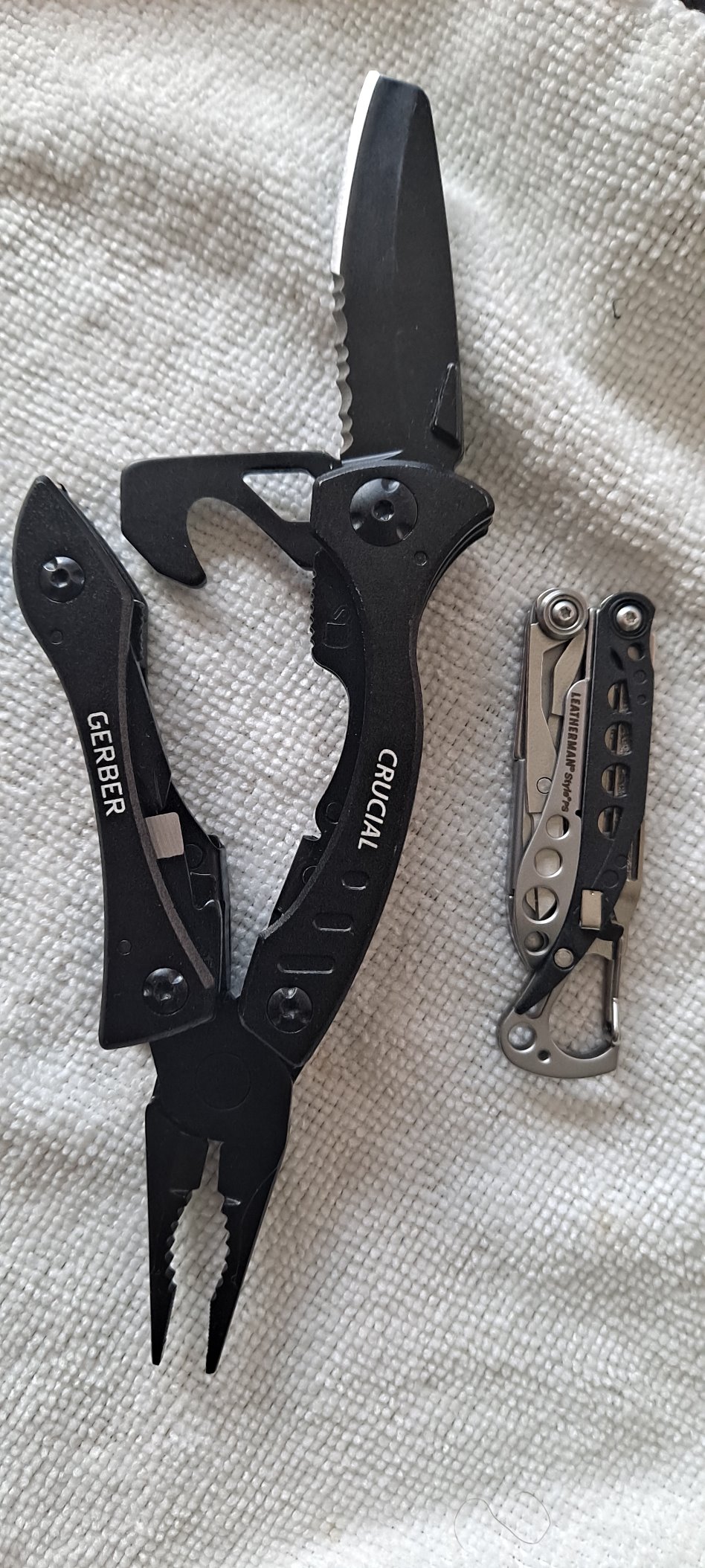 Gerber Gear Crucial EDC Multitool Pocket Knife with Clip and Strap Cutter for Camping and Survival, Black customer photo 1