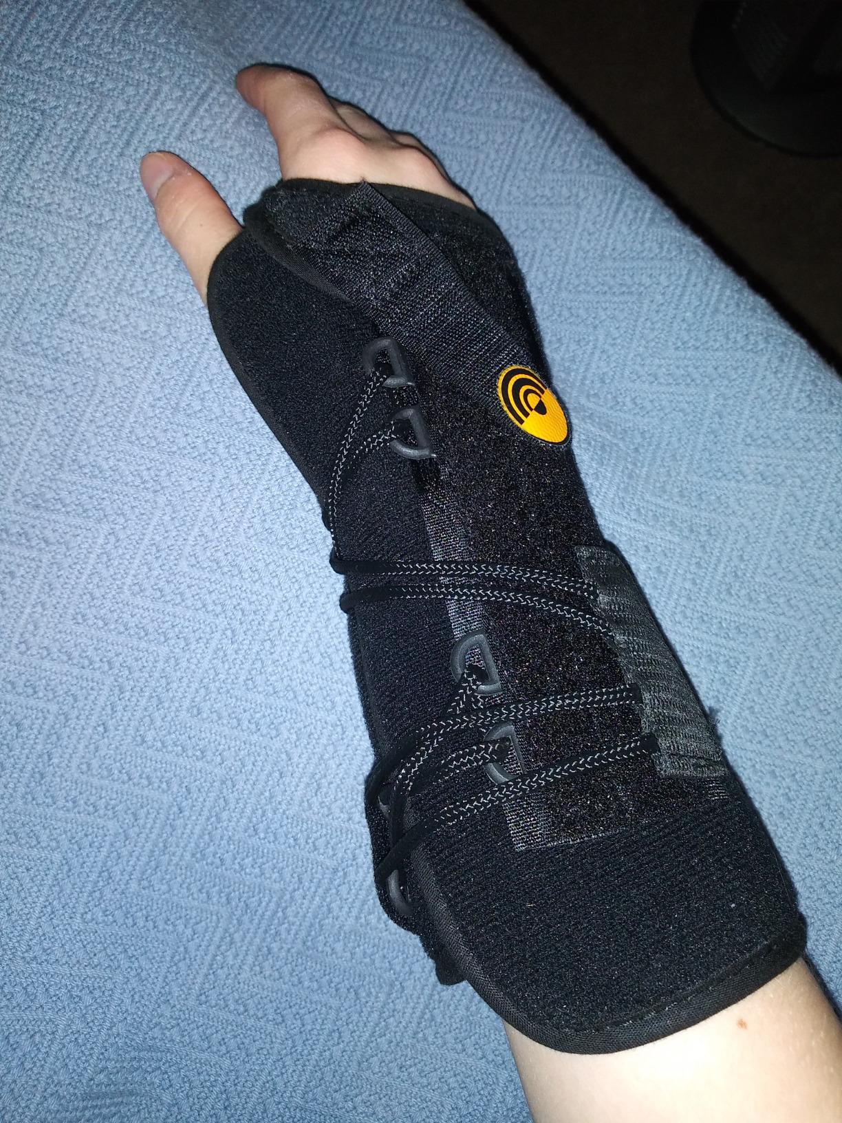 BraceAbility Gaming Wrist Brace - Video Game Support Guard for Console, Laptop, or PC Computer Keyboard and Mouse Gamer with Repetitive Strain Injury (RSI) Pain or Carpal Tunnel Syndrome customer photo 2
