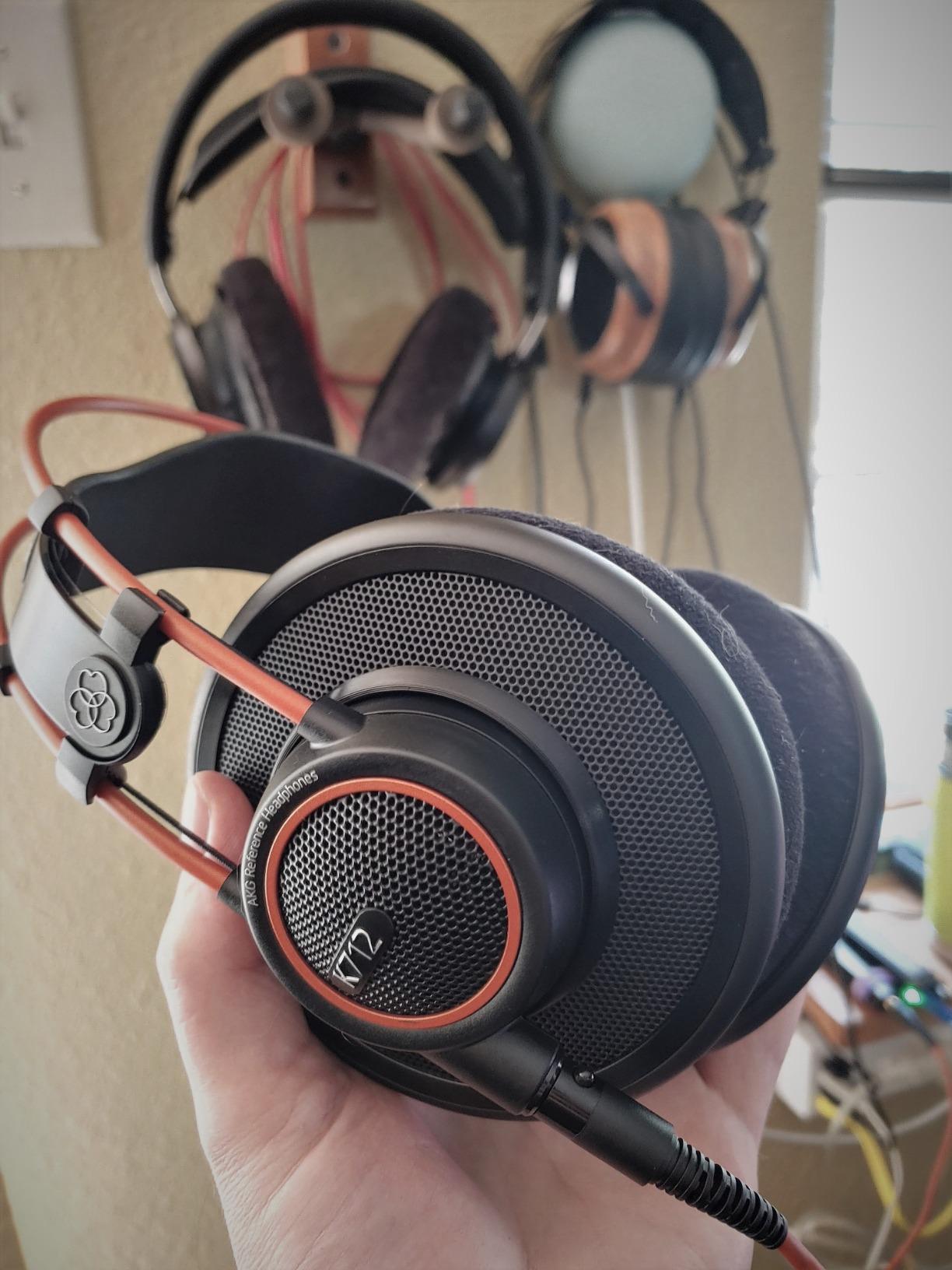 AKG Pro Audio K712 PRO, Wired, Over-Ear, Open Back, Reference Studio Headphones, Flat Wire Voice Coil, Black customer photo 1