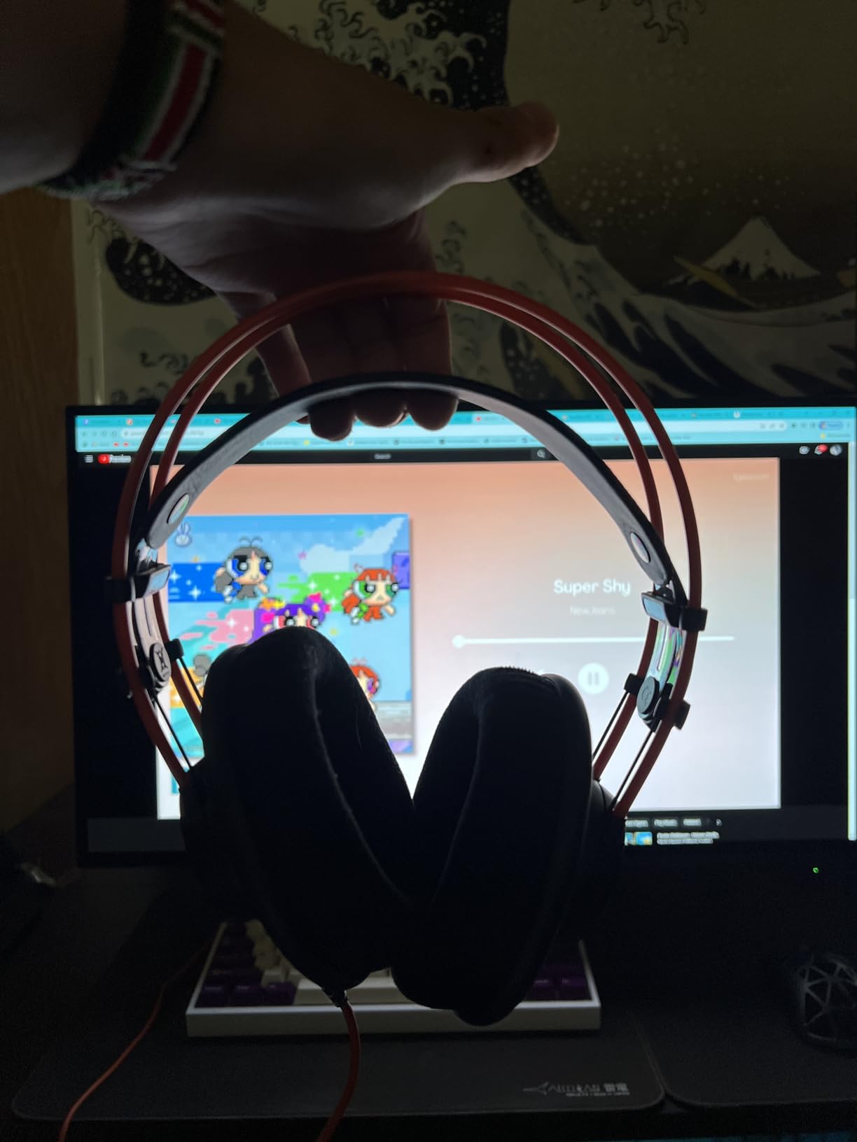 AKG Pro Audio K712 PRO, Wired, Over-Ear, Open Back, Reference Studio Headphones, Flat Wire Voice Coil, Black customer photo 2