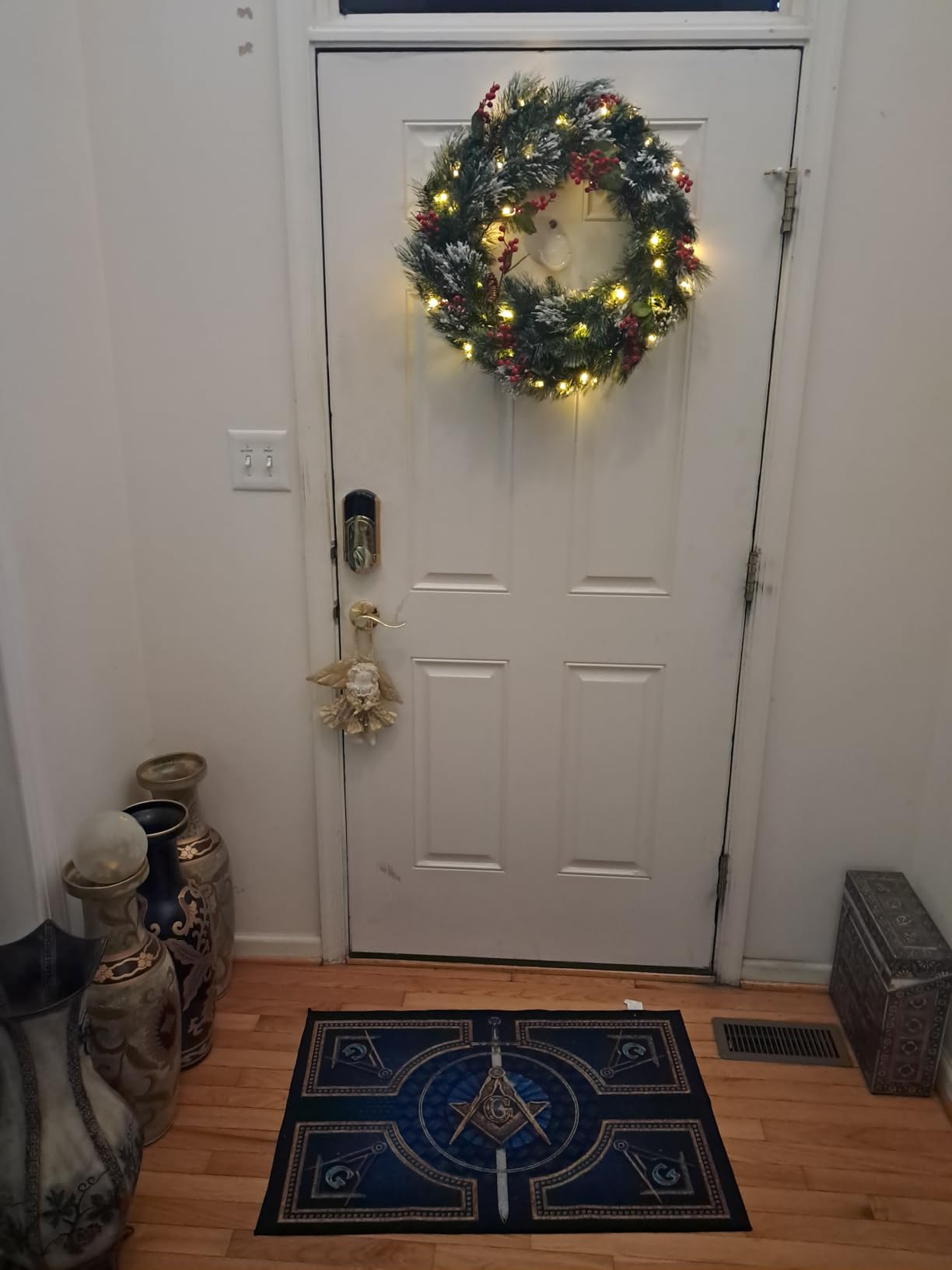 National Tree Company 24 in Pre-Lit Wintry Pine Artificial Christmas Wreath, Christmas Decoration with Pinecones, Red Berries, Snowy Bristle, 50 Clear Lights, 113 Tips, Green customer photo 1
