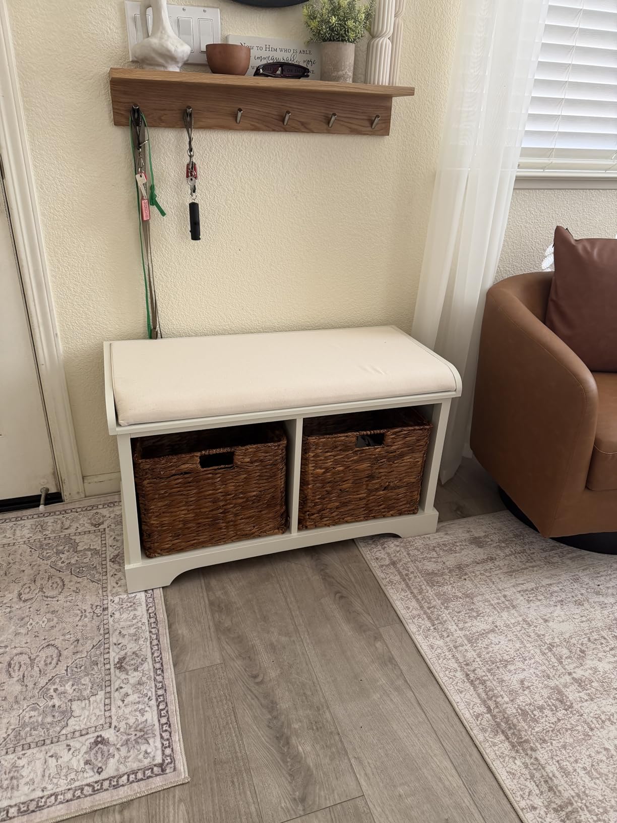 SAFAVIEH Freddy 2-Basket Storage Bench - Vintage White - Solid Wood - Coastal Basket Storage Design - 18