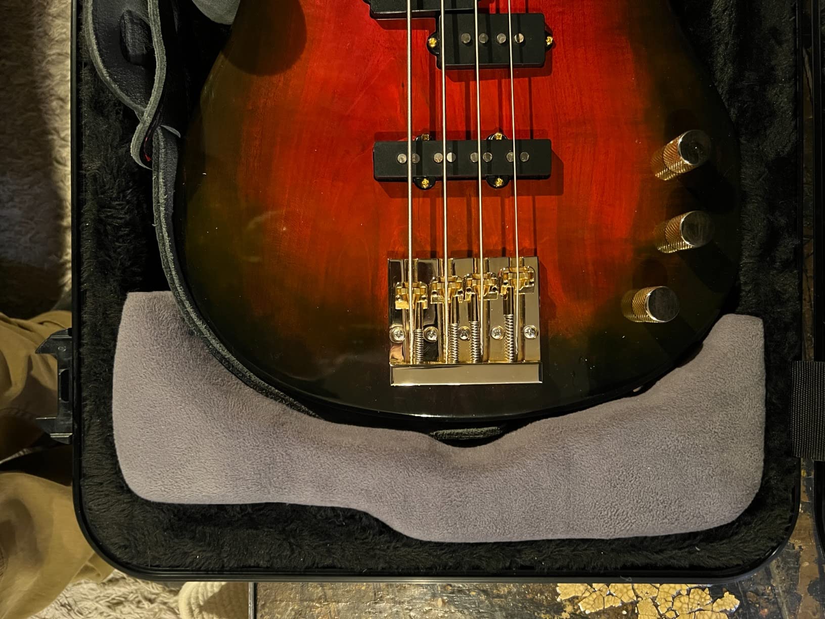 Gator Cases Molded Flight Case for Bass Guitar with TSA Approved Locking Latch (GTSA-GTRBASS) customer photo 2