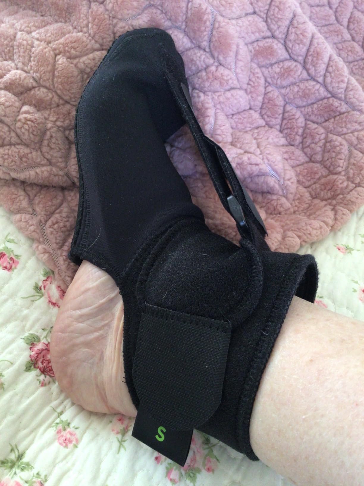 BraceAbility Plantar Fasciitis Night Splint Sock - Plantar Fascia Boot for Sleeping, Achilles Tendonitis Relief, Foot Drop, Heel Pain - Planter Facetious Brace for Women and Men - Black (S) customer photo 1