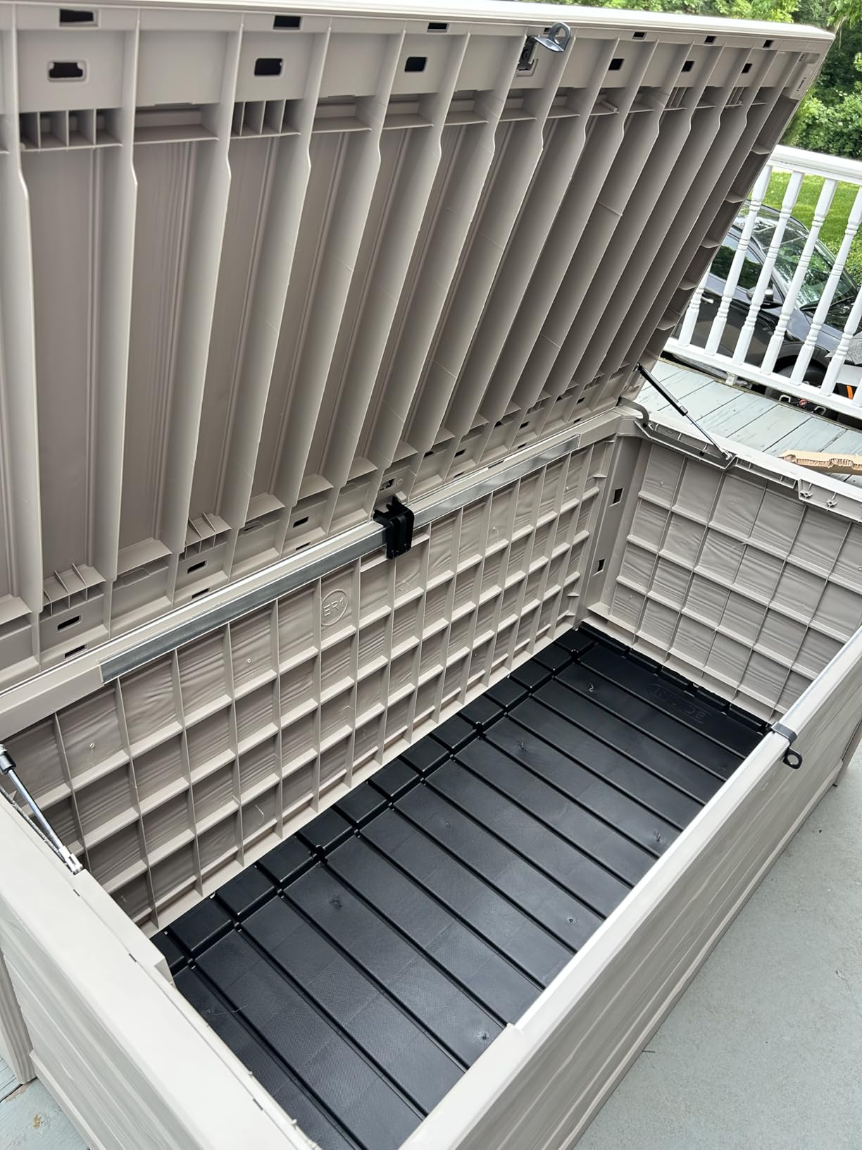 Keter 150 Gallon Resin Large Deck Box Organization and Storage Box for Patio, Outdoor Cushions, Garden Tools, Brown customer photo 2