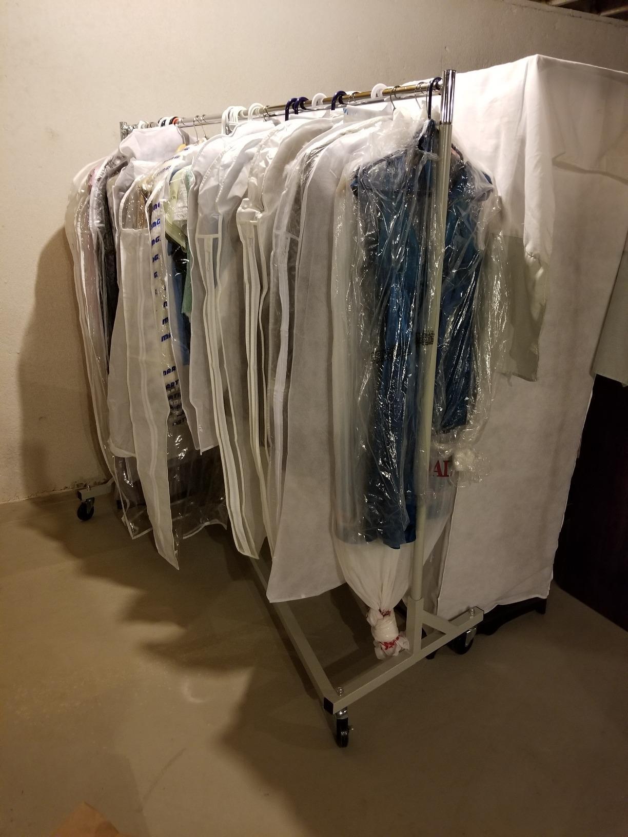 Simple Houseware Industrial Grade Z-Base Garment Rack, 500lb Load with 63 Inches Extra Long Bar, Gray customer photo 1