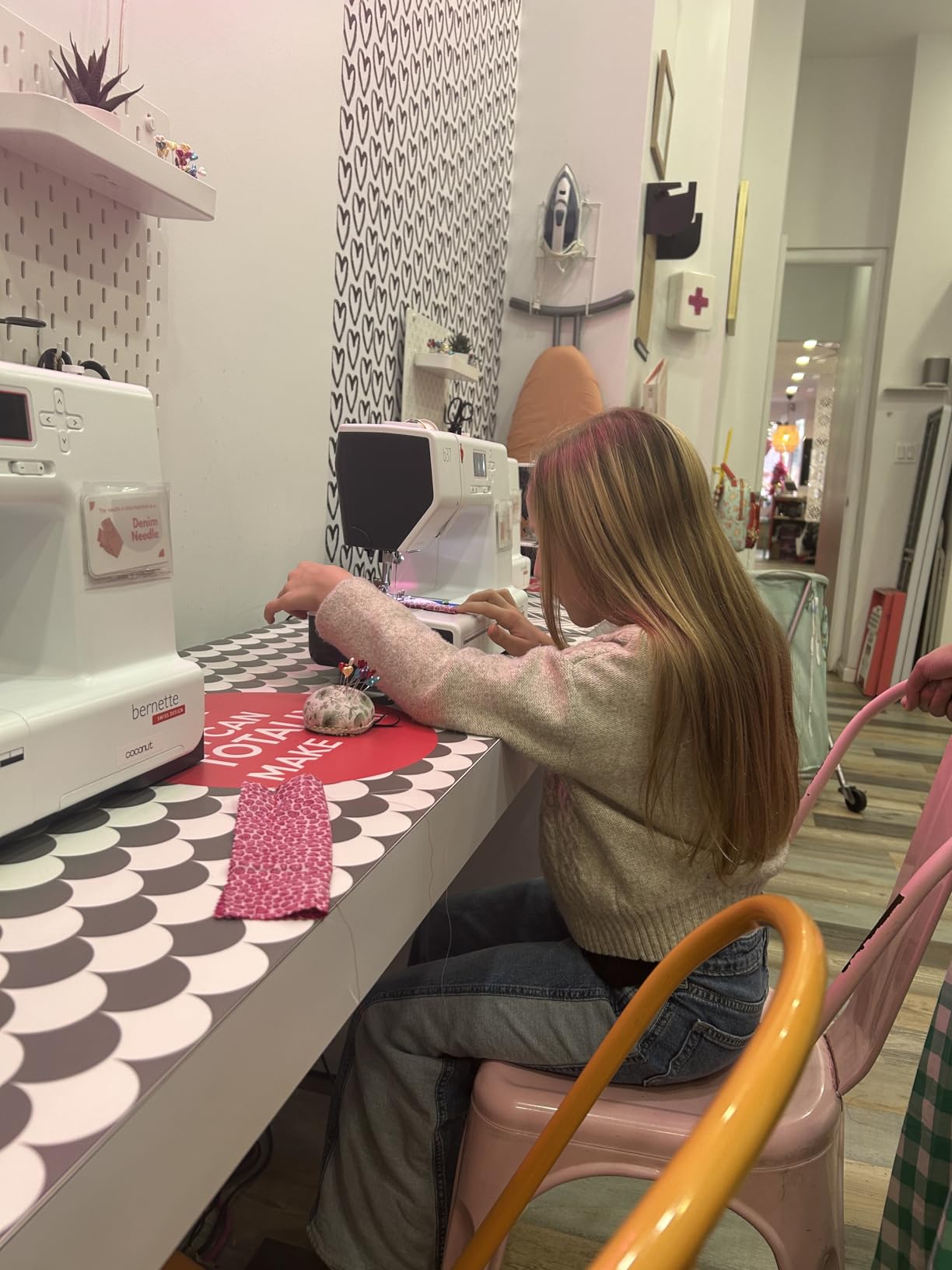 Bernette B37 Computerized Sewing Machine with LCD Display - 50 Stitches, One-Step Buttonhole, Automatic Needle Threader, Free Arm, LED Light customer photo 1