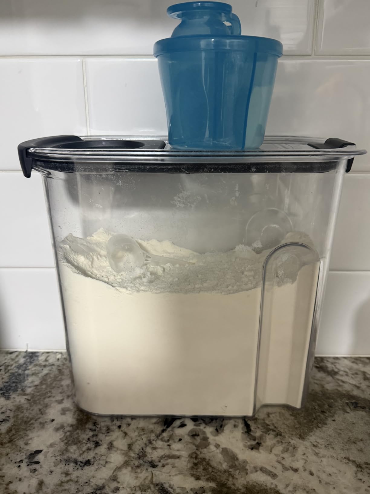 Rubbermaid Brilliance 12-Cup Airtight Food Storage Container, Perfect for Pantry Staples, Clear/Grey customer photo 1