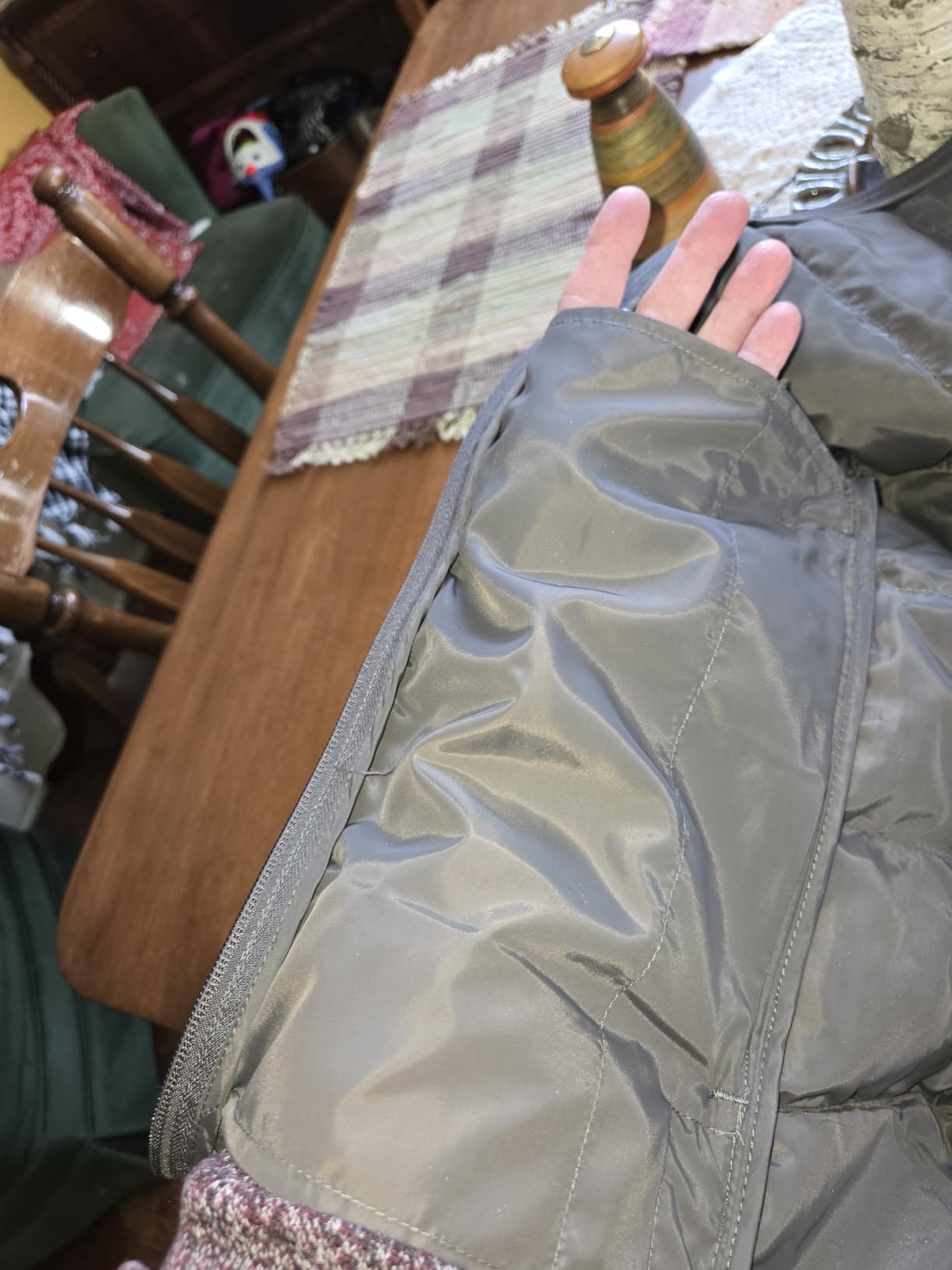 Amazon Essentials Women's Lightweight Water-Resistant Packable Hooded Puffer Coat (Available in Plus Size) customer photo 2