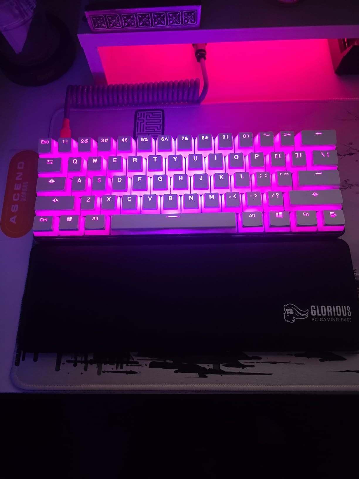 Glorious Wrist Pad/Rest - Compact - Black - Mechanical Keyboards, Stitched Edges, Ergonomic | 12x4 inches | 25mm/1in Thick (GWR-75) customer photo 1