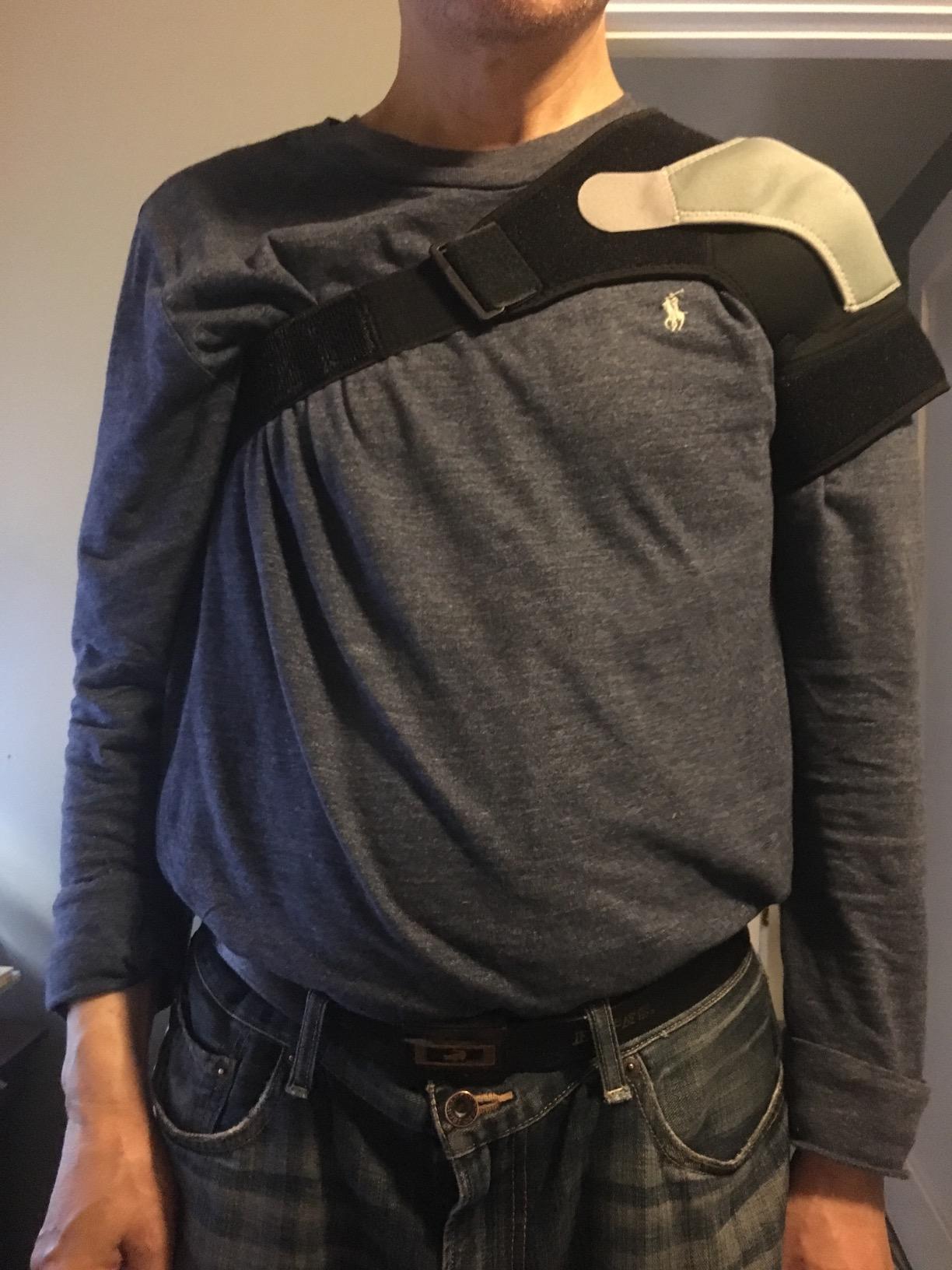 Shoulder Stability Brace Adjustable Shoulder Support with Pressure Pad, Light Breathable Neoprene Rotator Cuff Shoulder Support for Sport, Dislocated AC Joint, Labrum Tear, Shoulder Pain customer photo 1