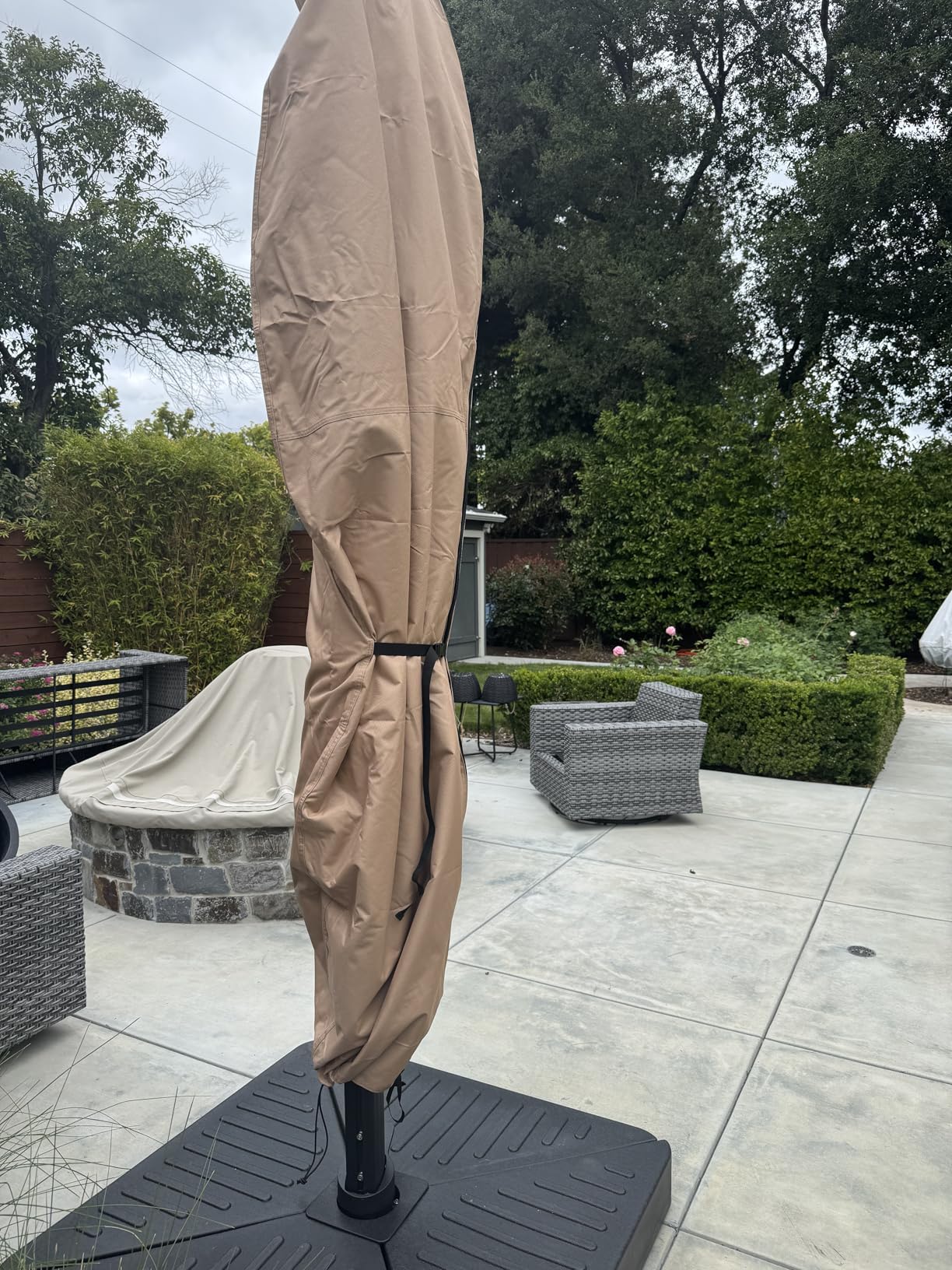 ULTCOVER Patio Parasol 600D Waterproof Outdoor Offset Banana Style Umbrella Cover - Fits Cantilever Offset Umbrella 7.5-11.5 Feet customer photo 2