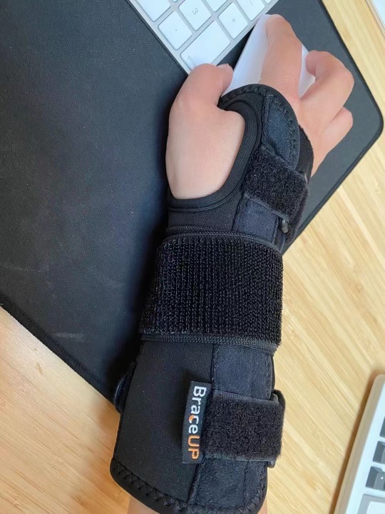 BraceUP Carpal Tunnel Wrist Brace - Metal Wrist Splint for Hand and Wrist Support, Tendonitis Arthritis Pain Relief customer photo 1