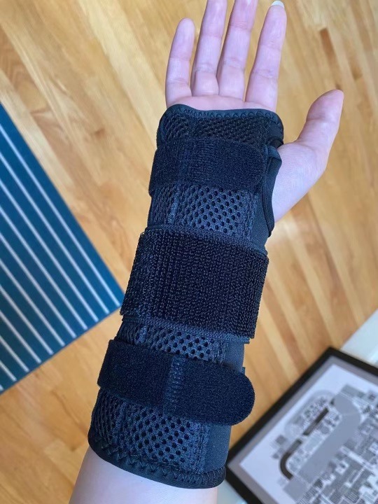 BraceUP Carpal Tunnel Wrist Brace - Metal Wrist Splint for Hand and Wrist Support, Tendonitis Arthritis Pain Relief customer photo 2