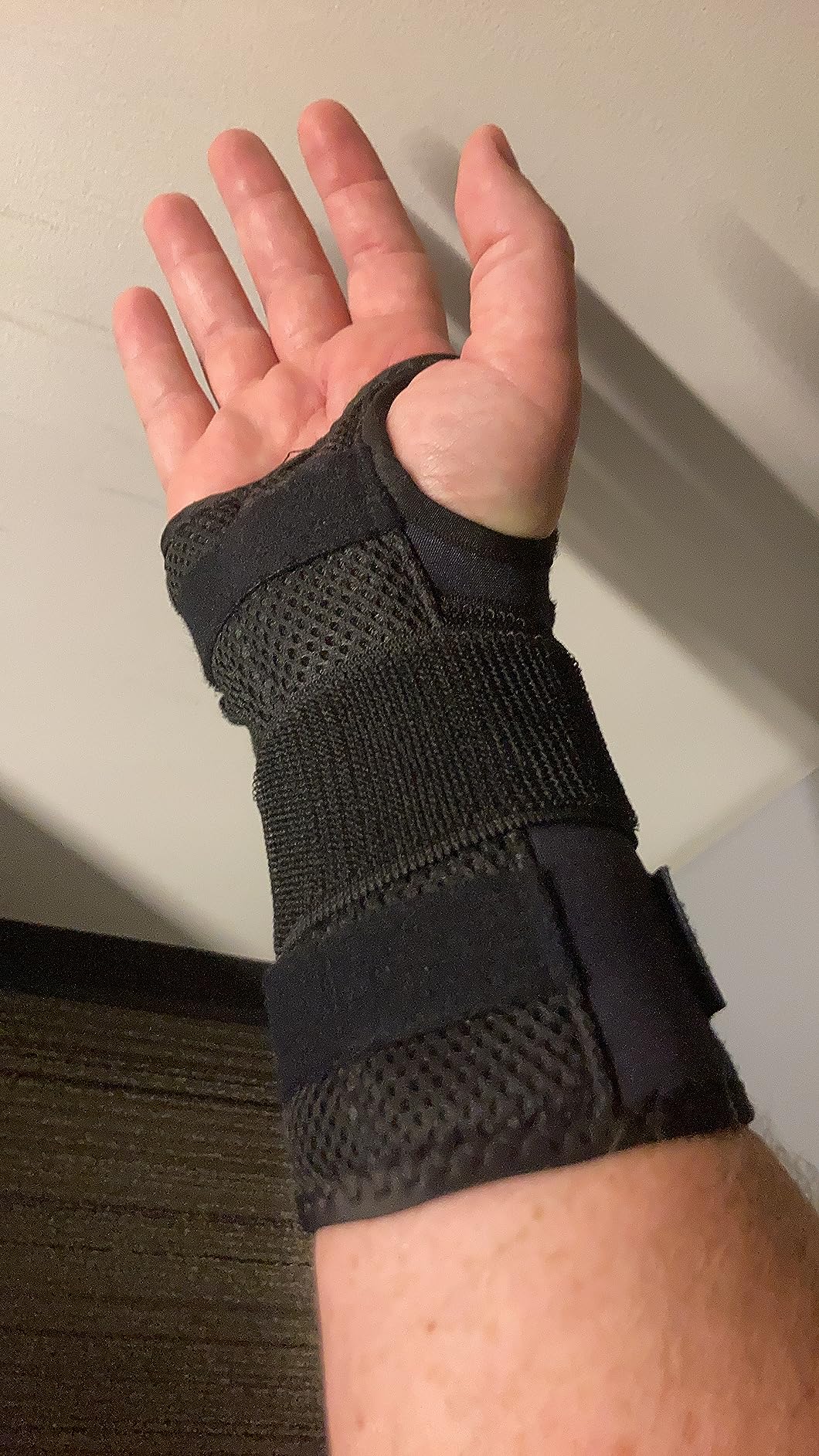 BraceUP Carpal Tunnel Wrist Brace - Metal Wrist Splint for Hand and Wrist Support, Tendonitis Arthritis Pain Relief customer photo 1