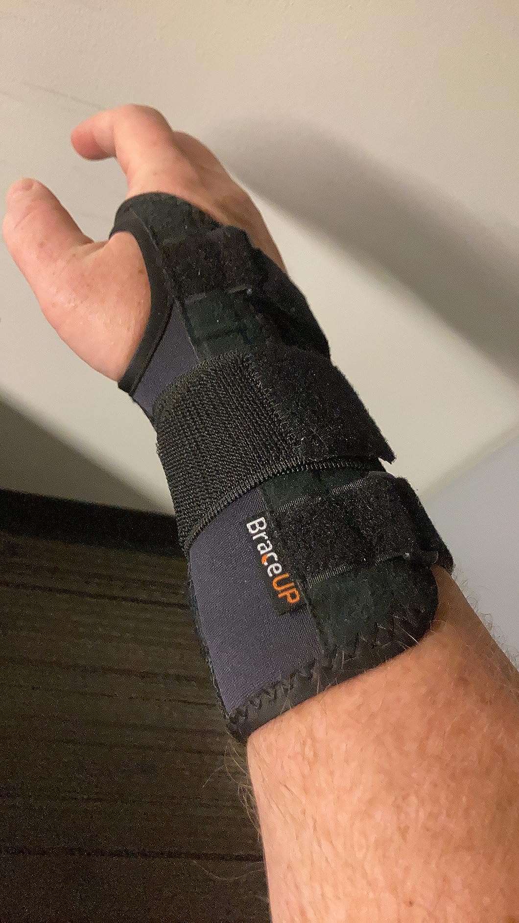 BraceUP Carpal Tunnel Wrist Brace - Metal Wrist Splint for Hand and Wrist Support, Tendonitis Arthritis Pain Relief customer photo 2