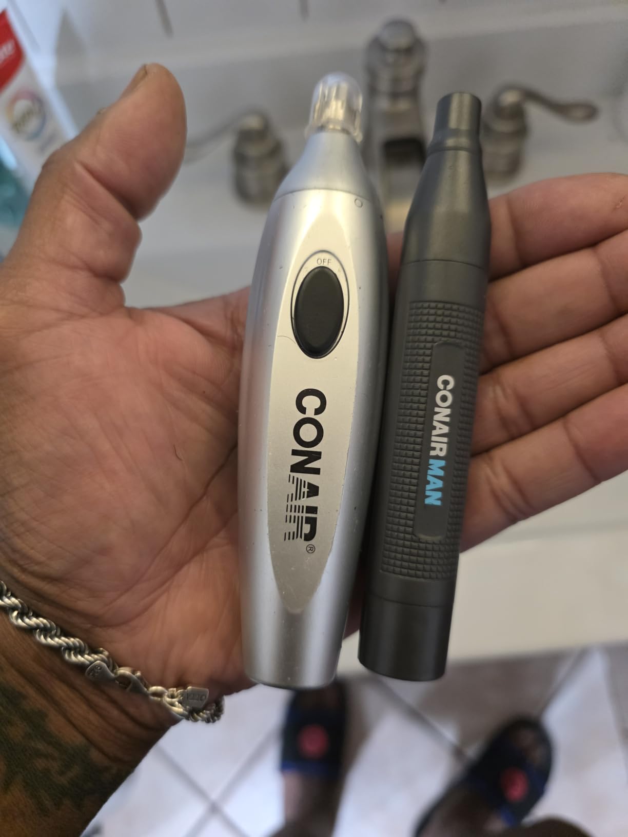 ConairMAN 360 Bevel Blade Ear and Nose Trimmer | Patented 360 Beveled Blade Trims Ear, Nose, and Brows with No Pulling, Black/Silver, PG1000LL customer photo 1