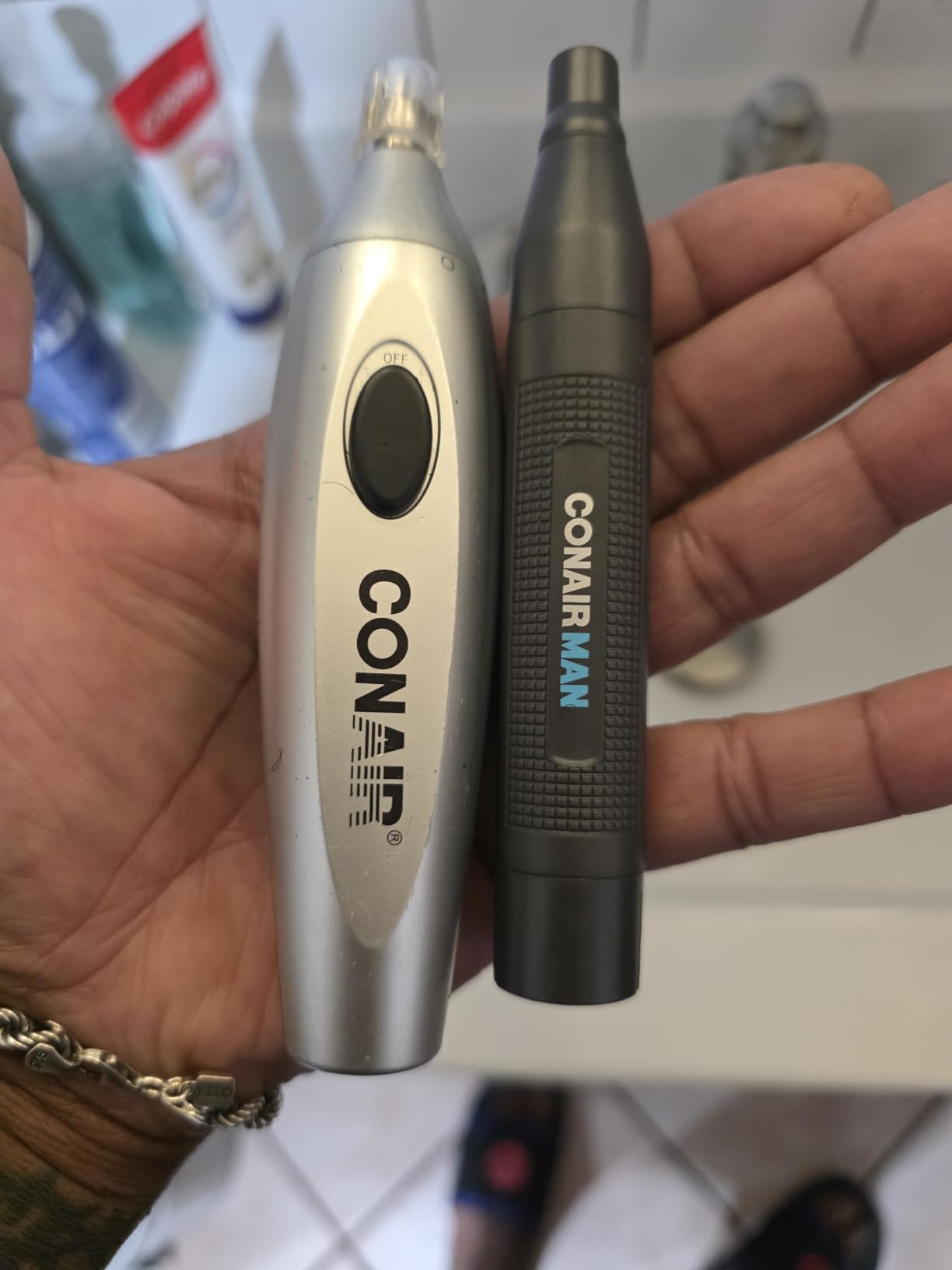 ConairMAN 360 Bevel Blade Ear and Nose Trimmer | Patented 360 Beveled Blade Trims Ear, Nose, and Brows with No Pulling, Black/Silver, PG1000LL customer photo 2