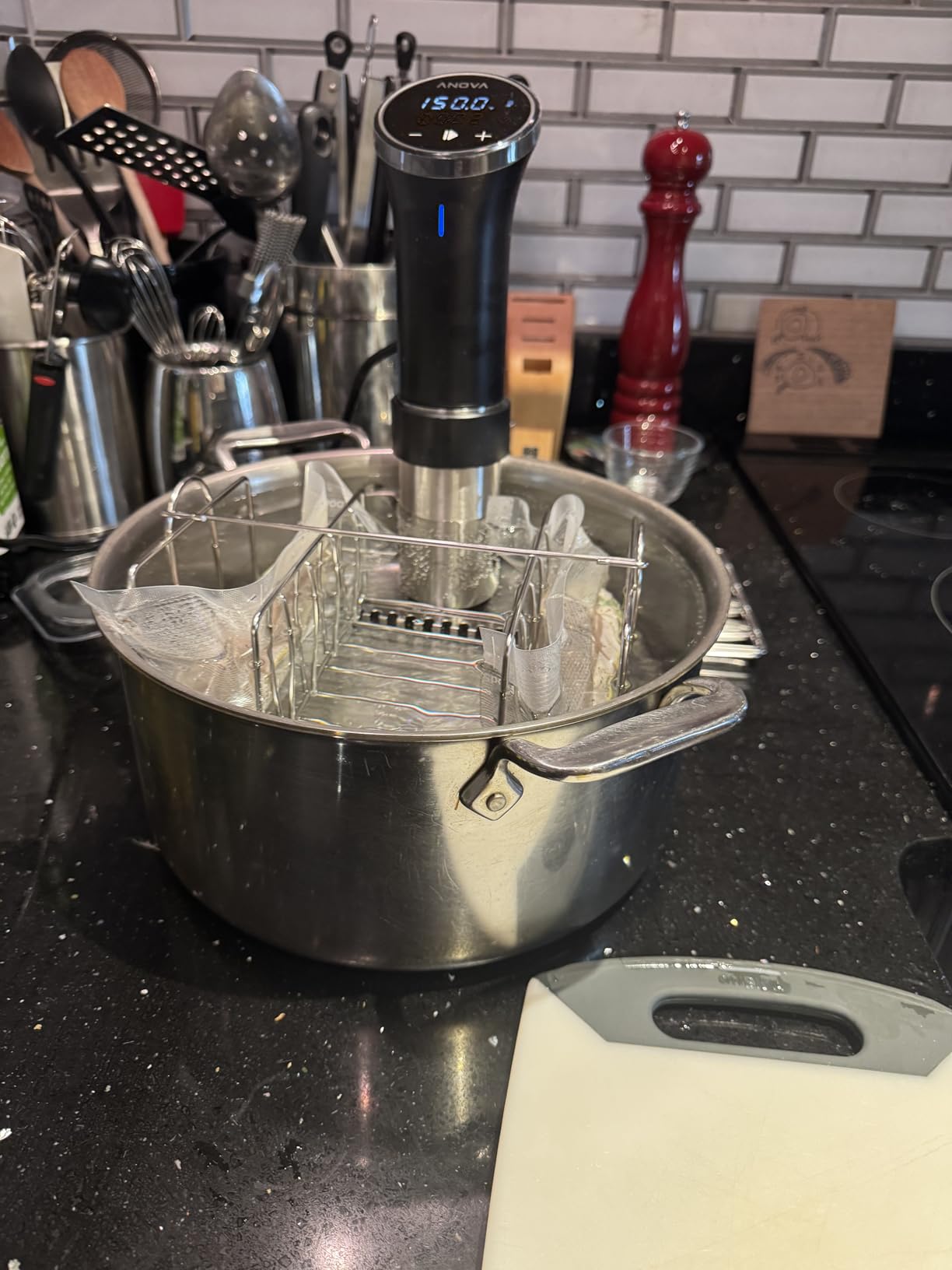 EVERIE RACK04 Sous Vide Rack for 12 Qt Containers, Stainless Steel Divider Rack with Nylon Locking Strips, Helps Keep Bags Upright and Better Organized During Cooking customer photo 1