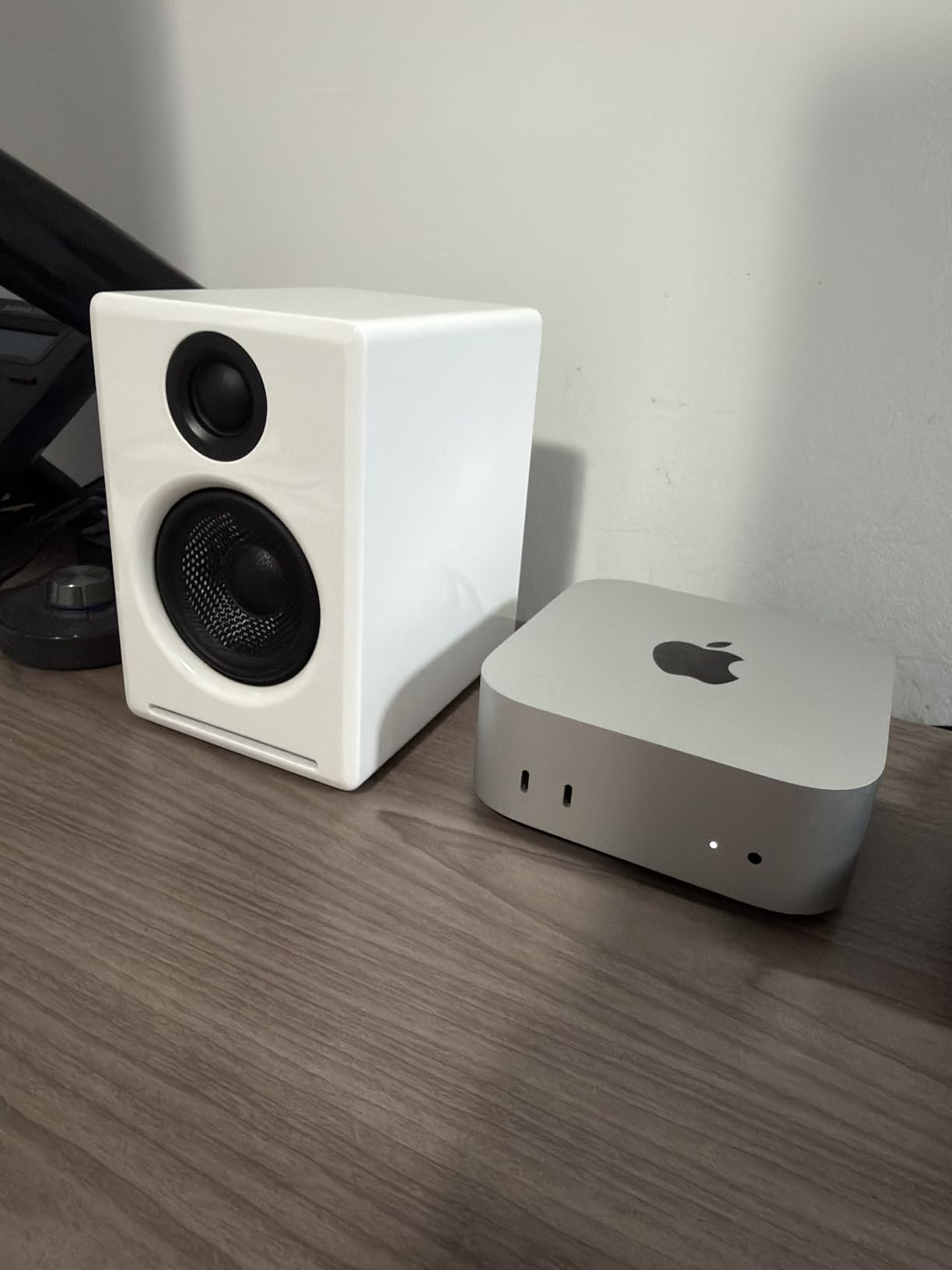 Audioengine A2+ Wireless Computer Speakers - Bluetooth Desktop Speakers with 24-Bit DAC for PC, Mac, Gaming and Music - Green customer photo 1