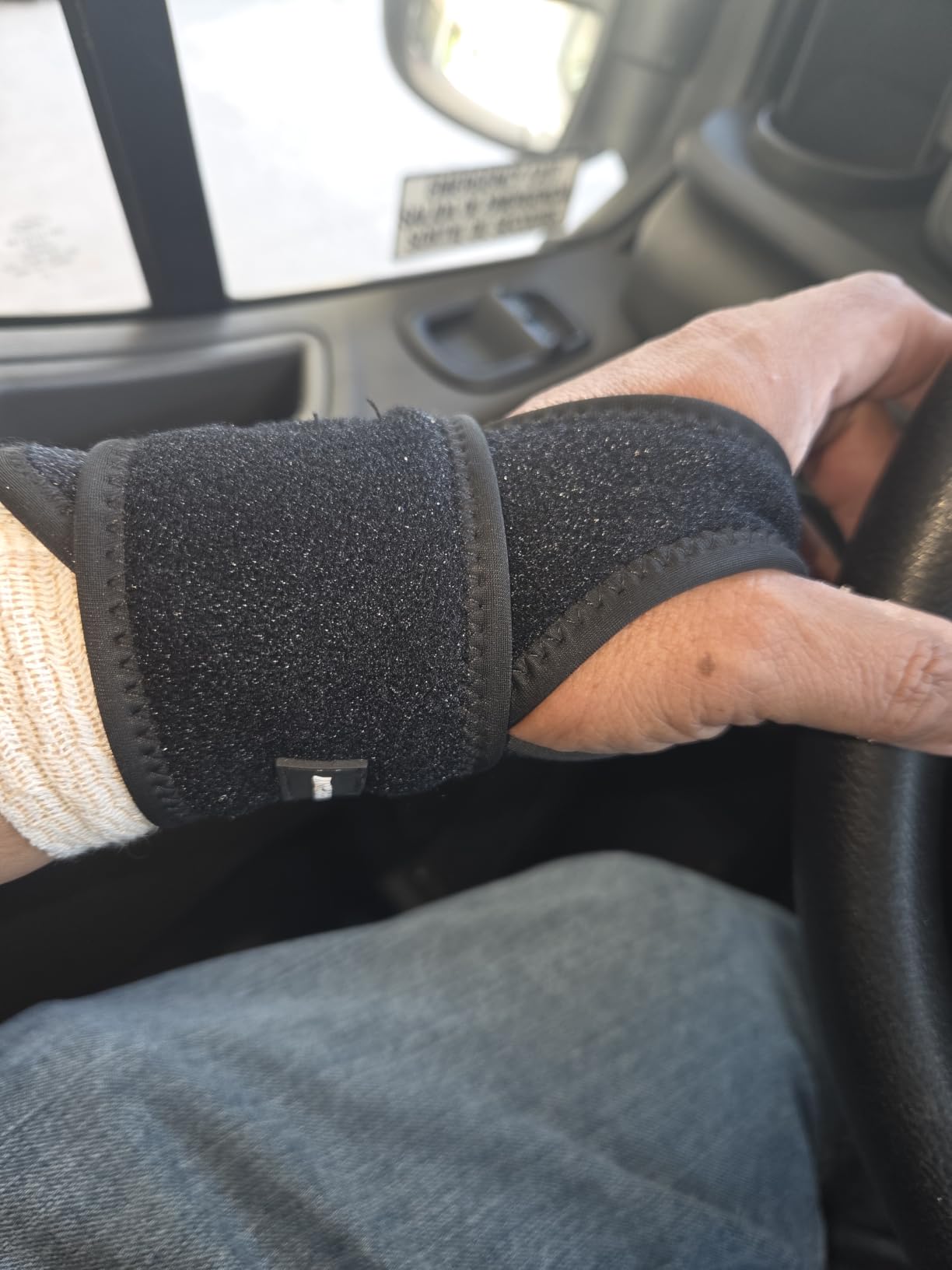 CERBONNY Carpal Tunnel Wrist Brace, 2 Pack Wrist Support Brace Adjustable Wrist Strap Reversible Wrist Brace for Sports Protecting/Carpal Tunnel/Arthritis - Right & Left customer photo 1