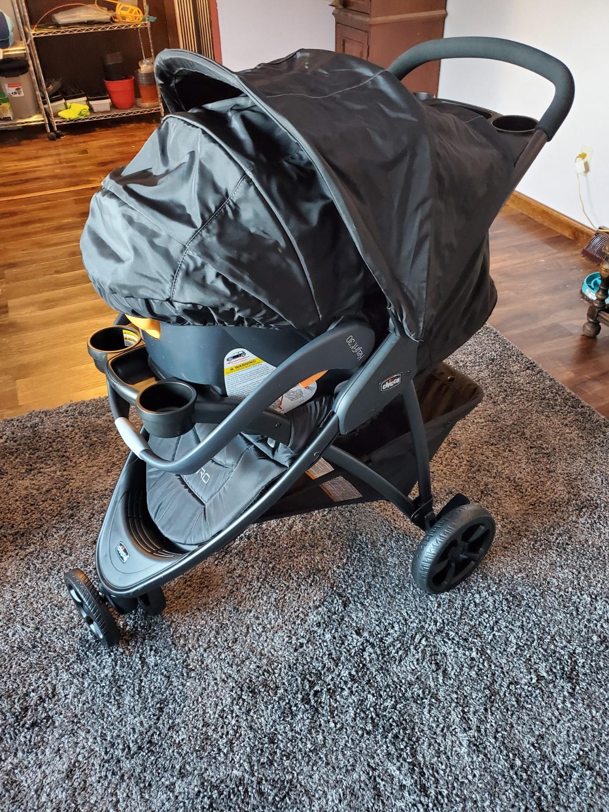 Chicco Viaro Travel System - Viaro Quick-Fold Stroller with KeyFit 30 Infant Car Seat and Base, Black/Black customer photo 2