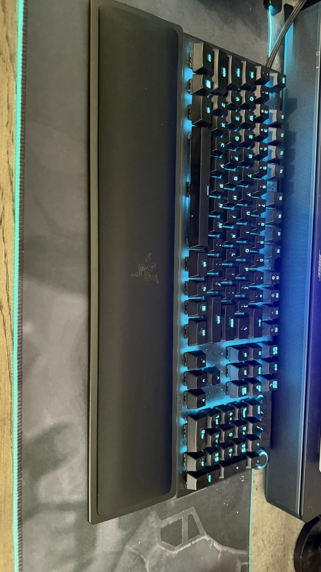 Razer Ergonomic Wrist Rest Pro for Full-Sized Keyboards: Cooling Gel Infused - Anti-Slip Rubber Base - Angled Incline - Classic Black customer photo 2