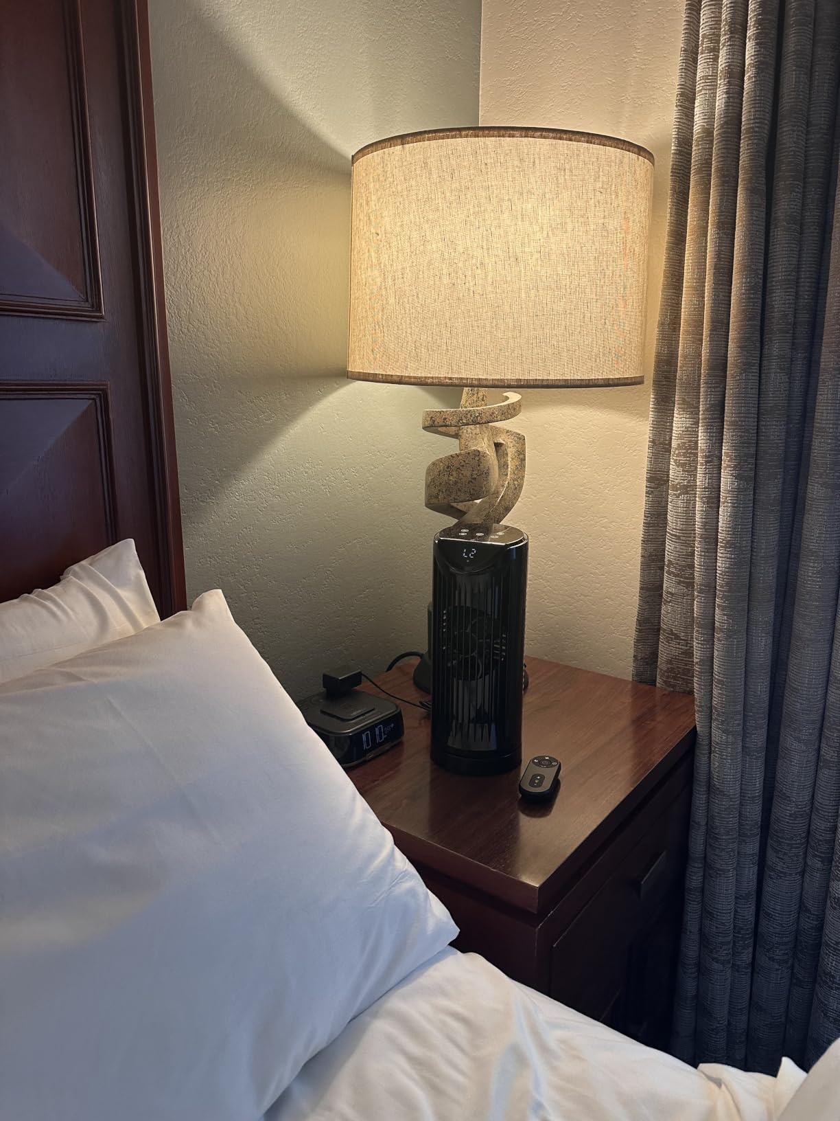Personal Tower Fan for Bedroom with Remote, Portable Desk Table Fan，4 Speeds Cooling Standing Fan with 12H Timer, 60° & 110° Oscillating Floor Tower Fans That Blows Cold Air for Bedroom Office,Black customer photo 1