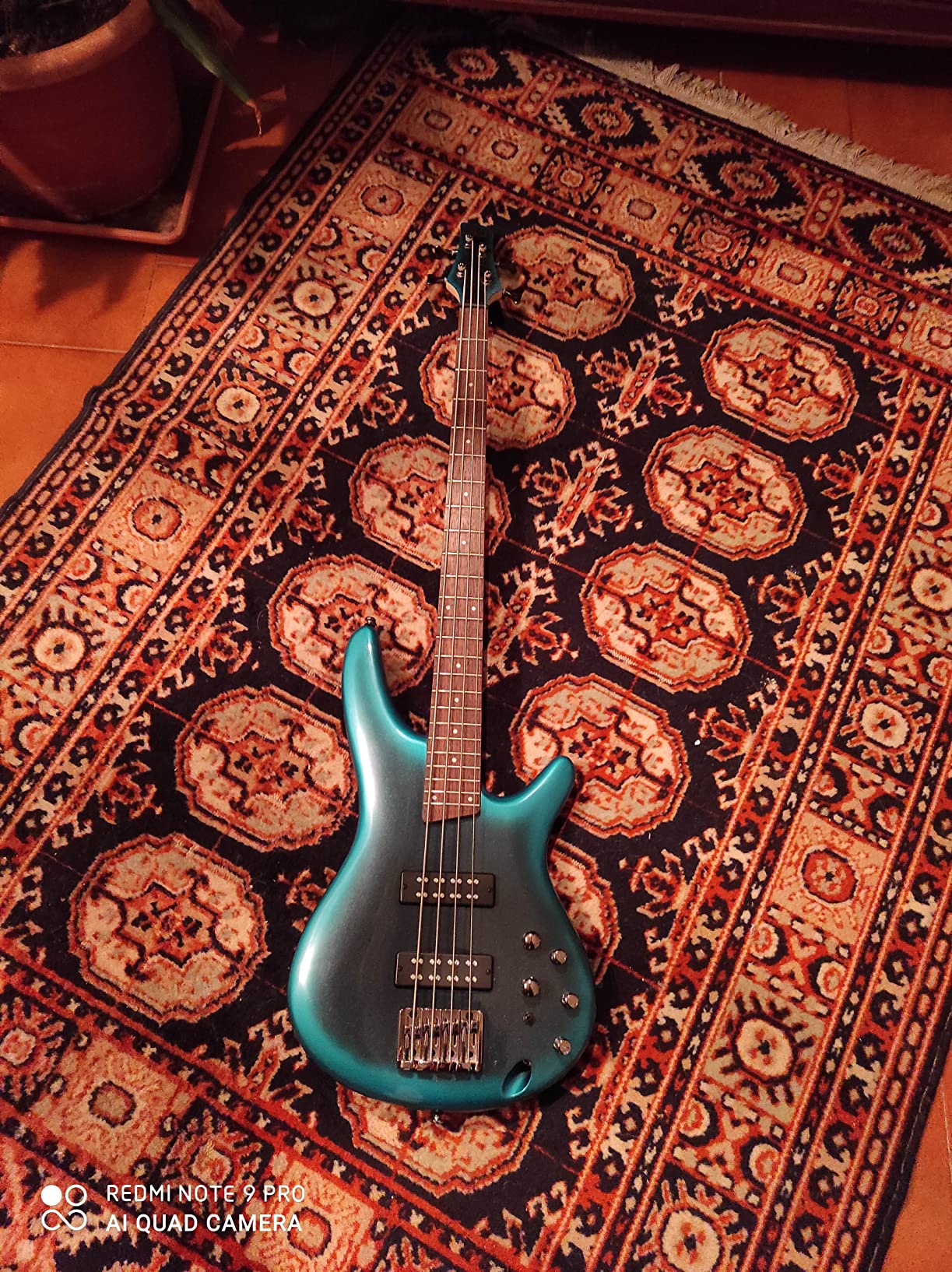 Ibanez Standard SR300E Bass Guitar - Cerulean Aura Burst customer photo 2