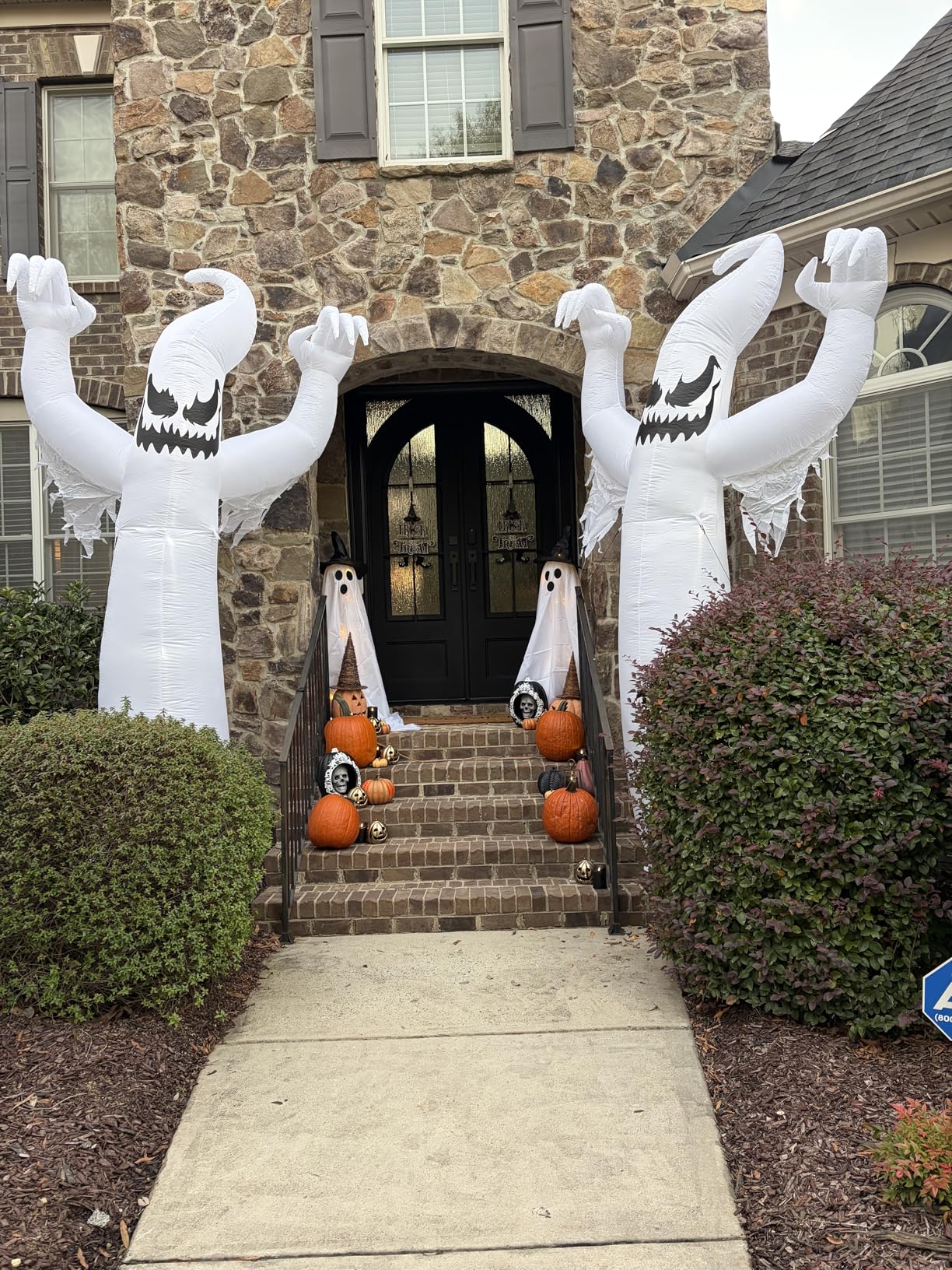 Joiedomi 12 FT Tall Halloween Inflatables Ghost Outdoor Decorations, Inflatable Yard Decorations, Blow Up Ghost Halloween Decor with Build-in LEDs for Scary Decor customer photo 1