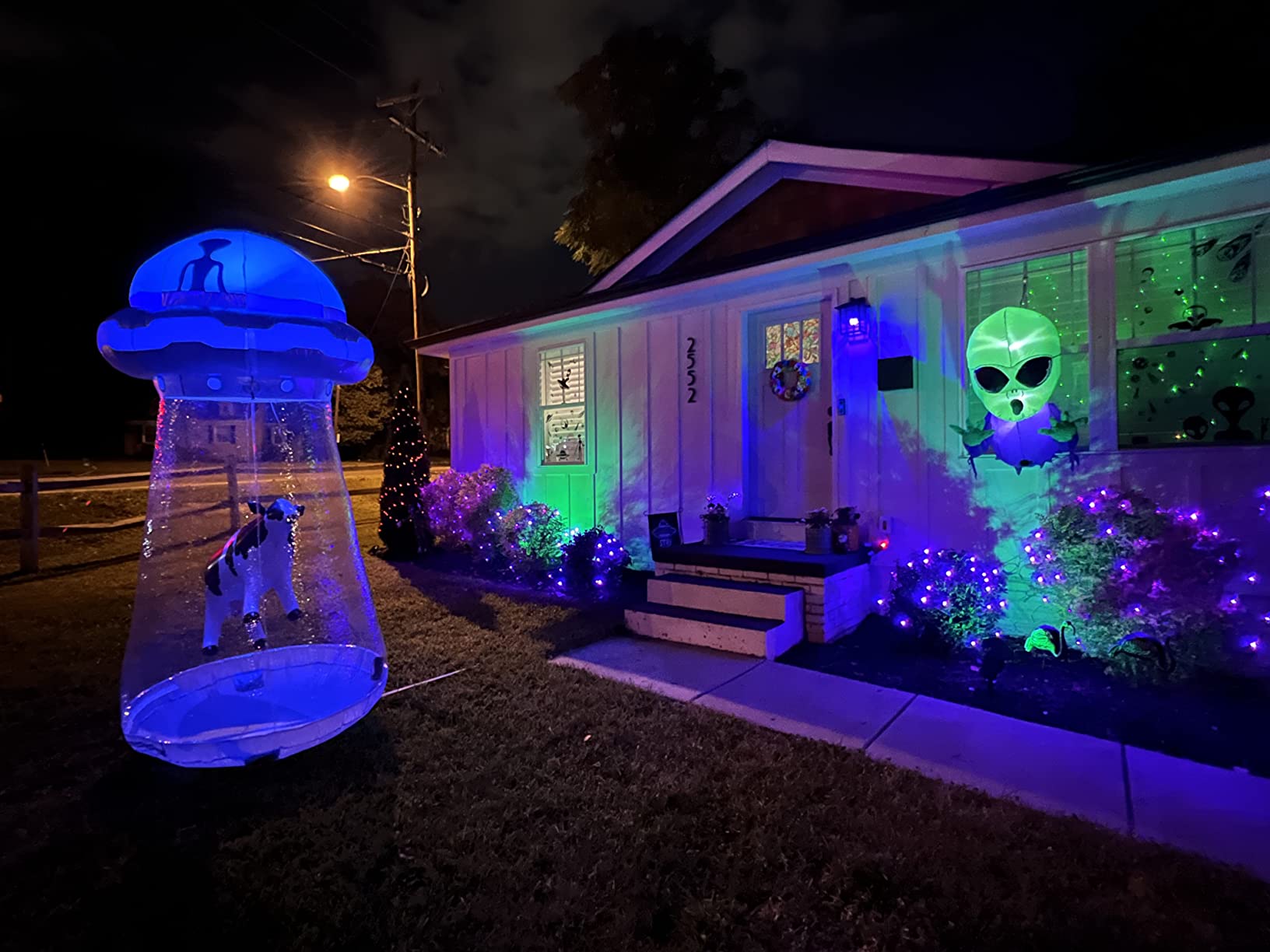 Joiedomi 9 FT Tall Halloween Inflatable UFO Outdoor Decorations, Halloween Blow Ups UFO Alien Decor for Yard Decoration with LEDs for Lawn Garden Party Decor customer photo 1