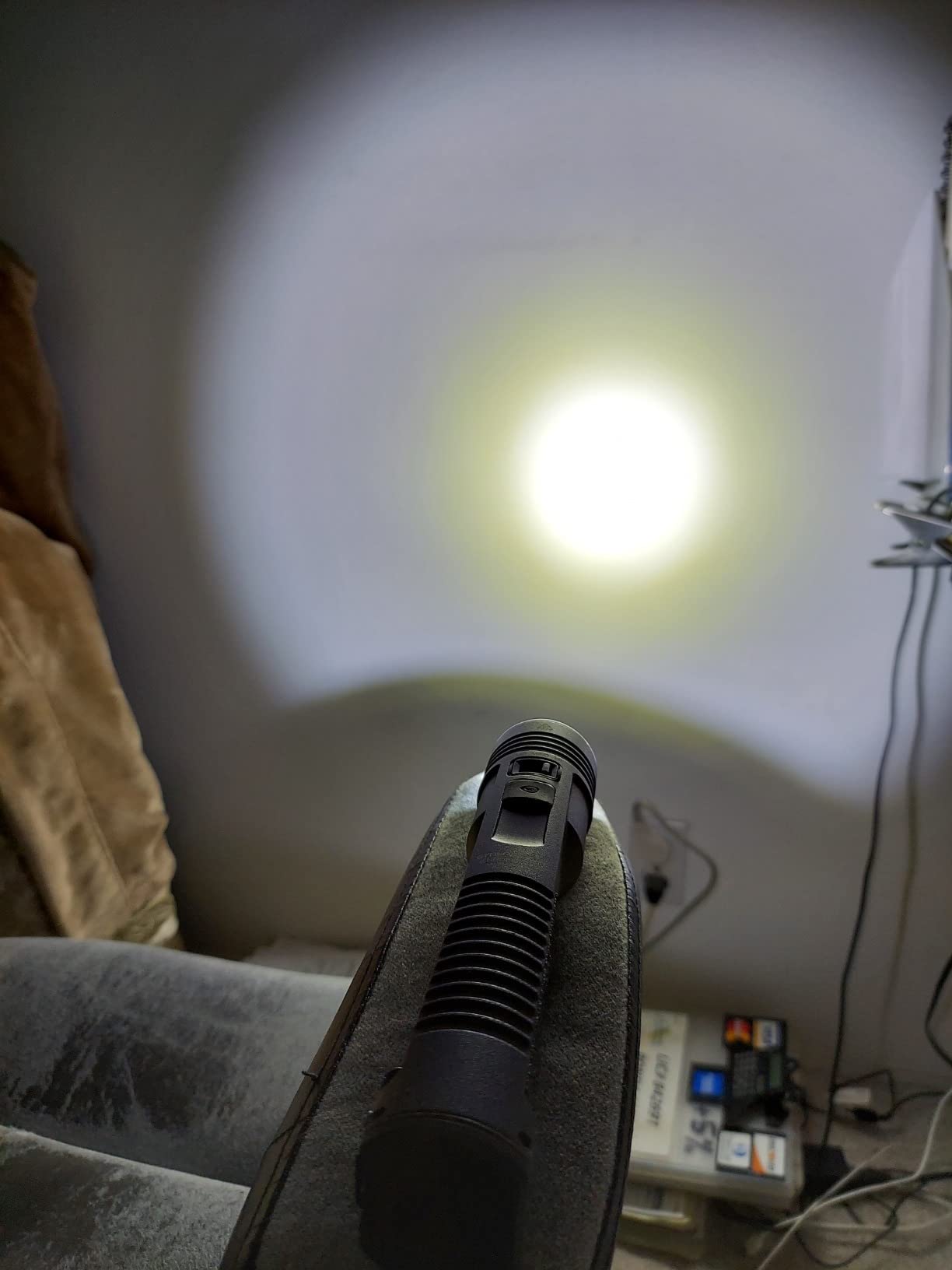 78100 Stinger 2020 2,000-Lumen 25,000-Candela Flashlight, Black customer photo 1