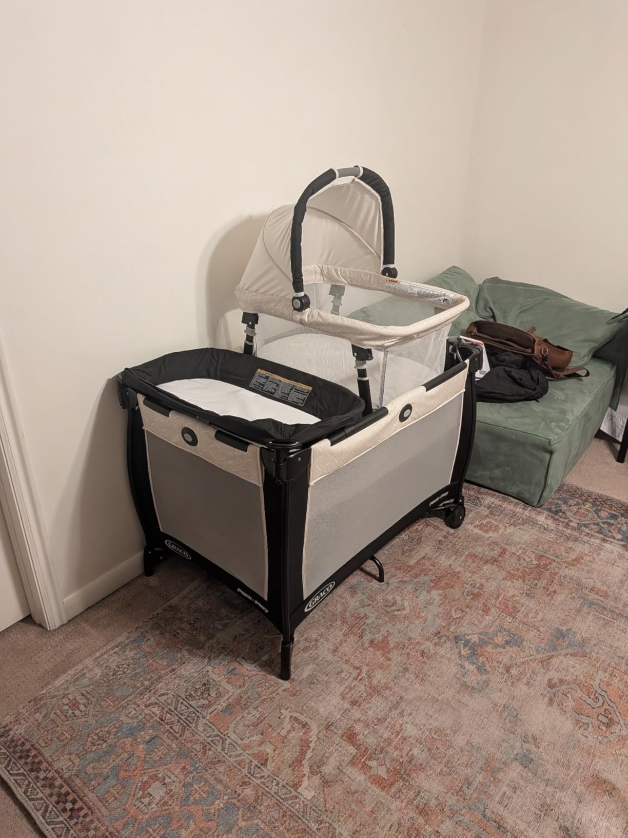 Graco Pack 'n Play Day2Dream Travel Bassinet Playard, Portable Bassinet, Diaper Changer, and More, Loft customer photo 1