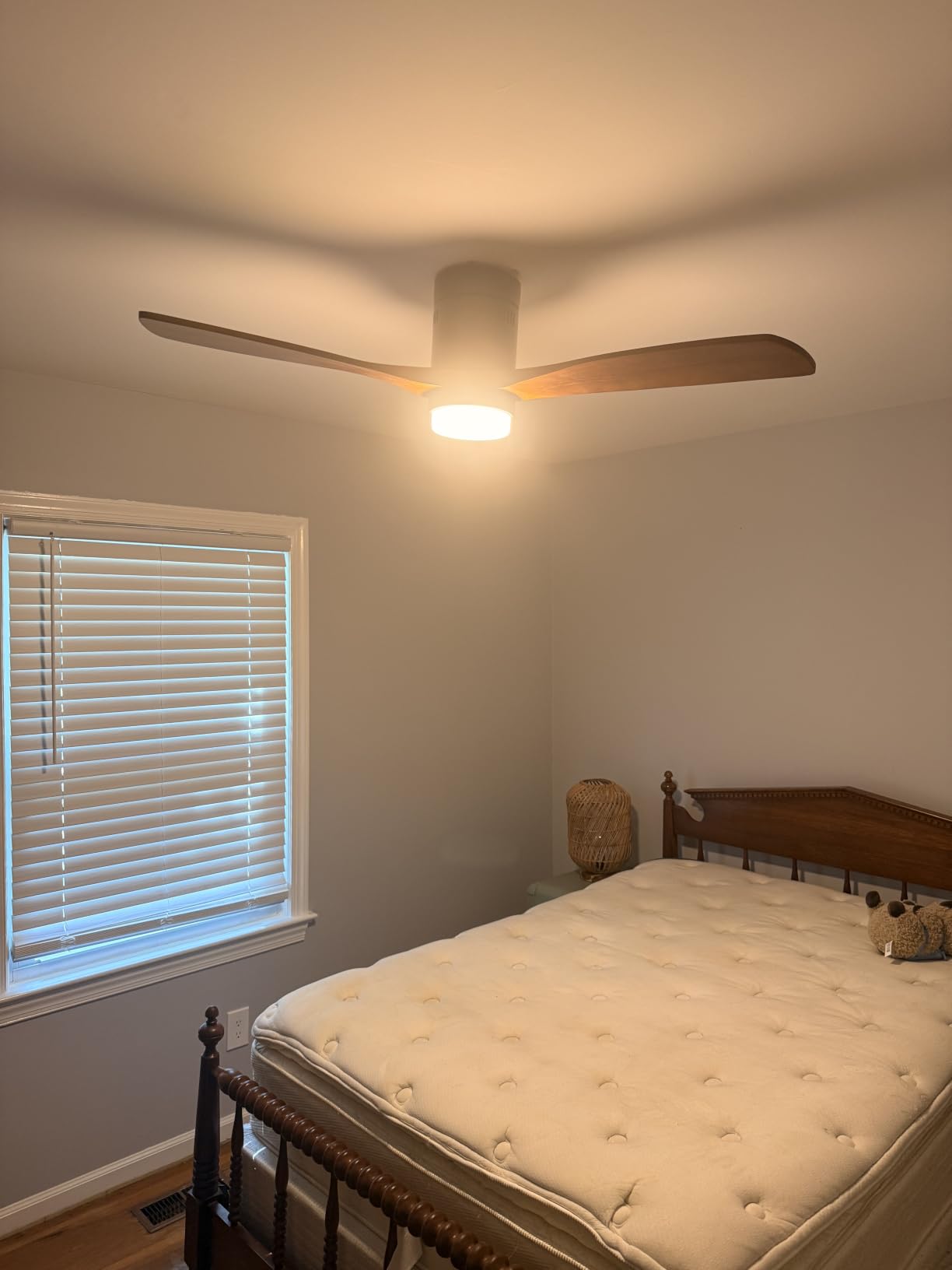 Sofucor 52 Inch Ceiling Fans with Lights and Remote, Low Profile Flush Mount Solid Wood Modern Outdoor Ceiling Fan for Bedroom/Living Room/Patio/Farmhouse, Quiet Reversible DC Motor, Dimmable LED customer photo 2
