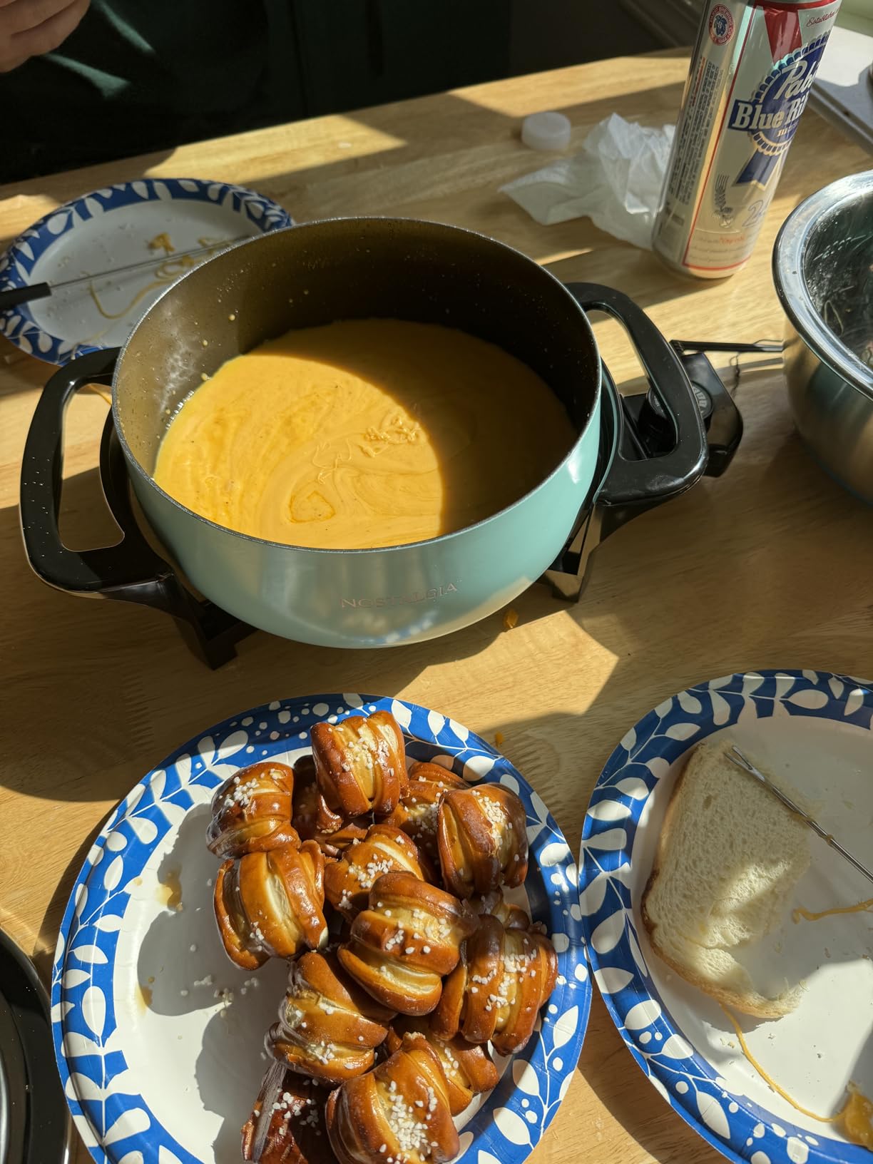 Nostalgia 12-Cup Electric Fondue Pot Set for Cheese & Chocolate - 8 Color-Coded Forks, Temperature Control - Stainless Steel Kitchen Gadgets and Appliances for Hors d'Oeuvres and More - Aqua customer photo 1