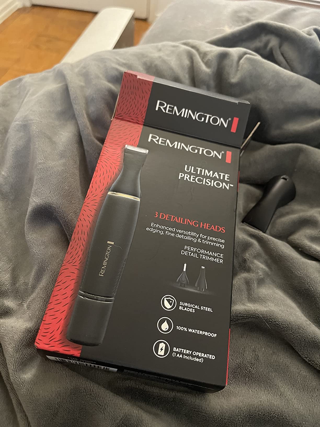Remington Ultimate Precision Detail Trimmer Black NE3160, Black/Gold, 1 Count customer photo 2