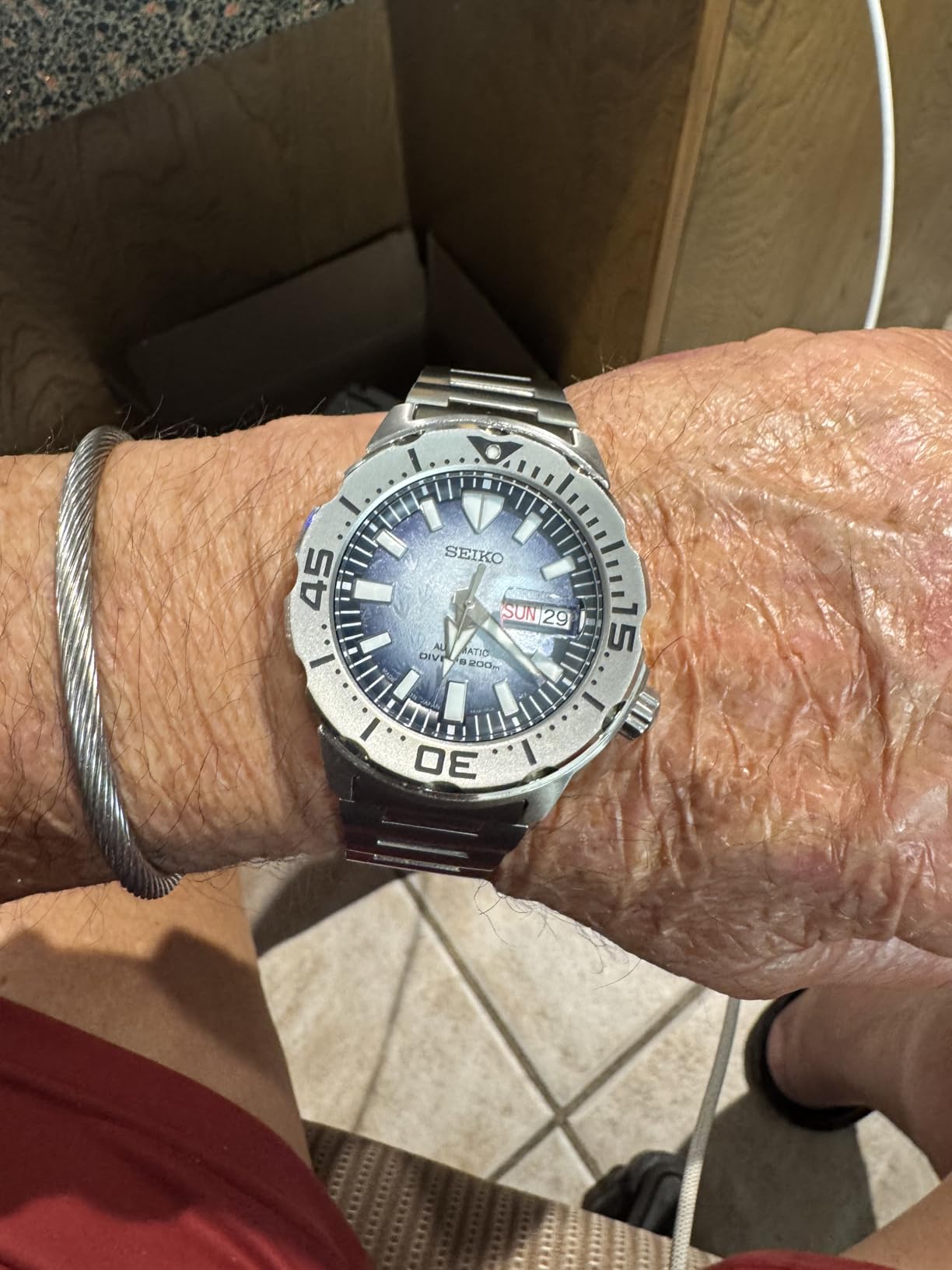 Seiko SRPG57 Men's - Prospex - Automatic Diver Watch, Blue Dial, Stainless Steel, 200M Water Resistant with Day/Date Display customer photo 1
